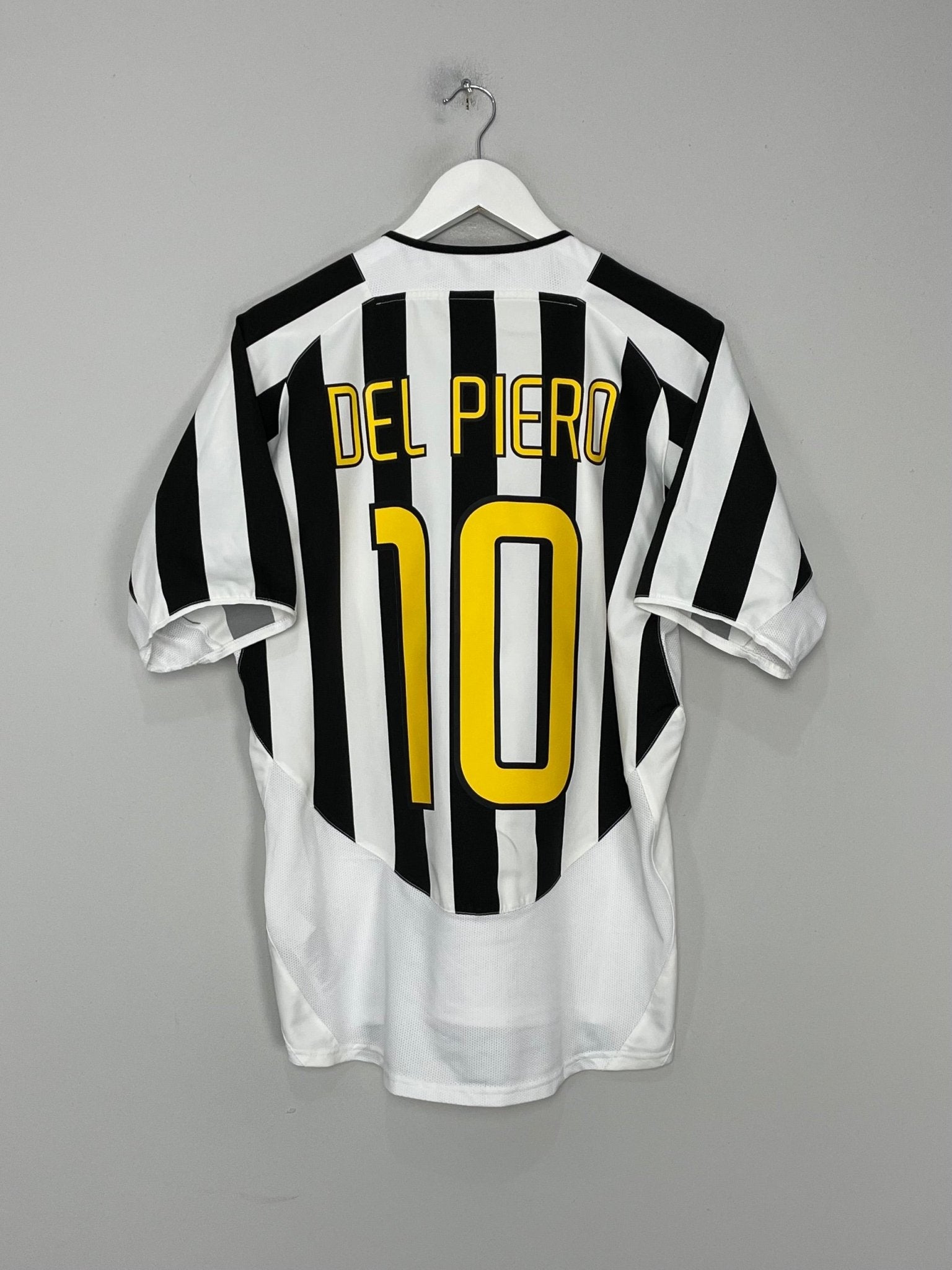 Shop 2003/04 JUVENTUS DEL PIERO #10 HOME SHIRT (M) NIKE, classic football shirts, vintage football shirts & retro soccer jerseys at Cult Kits