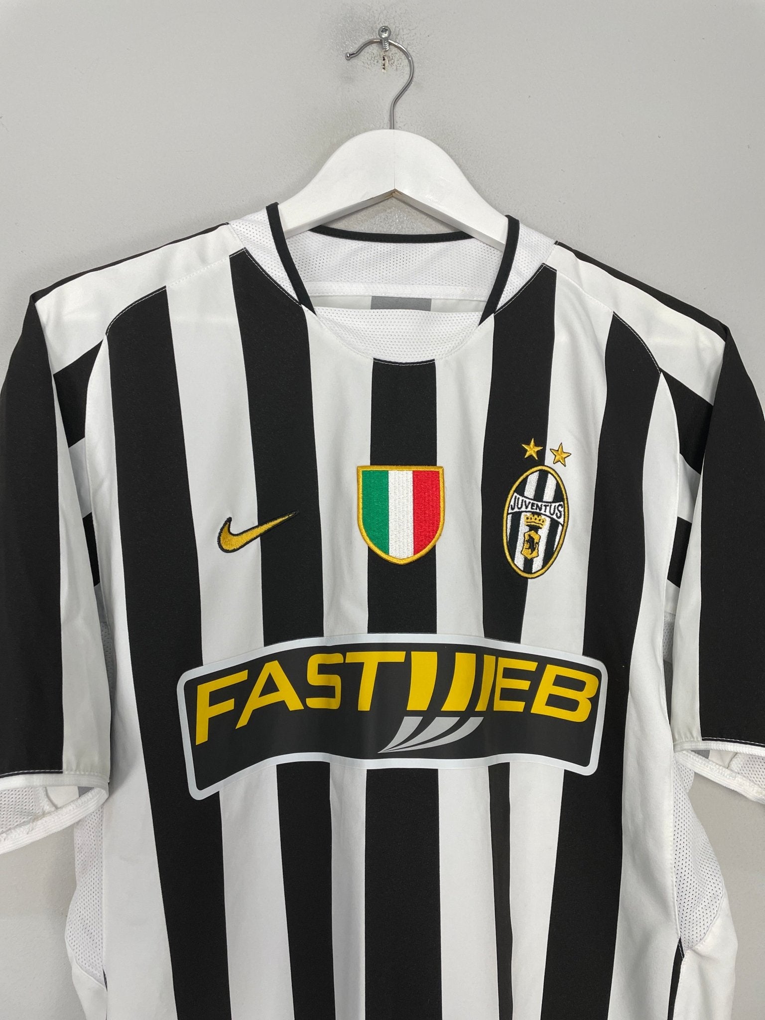 Shop 2003/04 JUVENTUS DEL PIERO #10 HOME SHIRT (M) NIKE, classic football shirts, vintage football shirts & retro soccer jerseys at Cult Kits