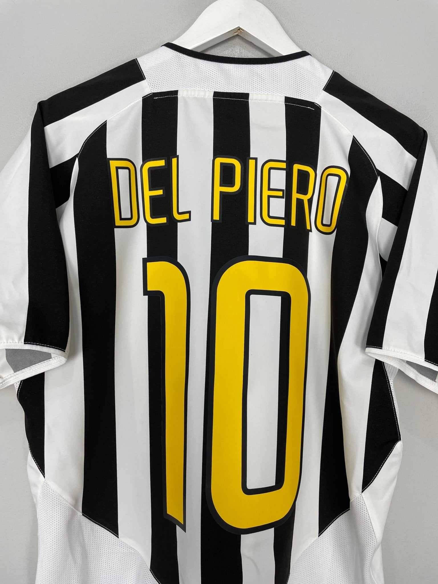Shop 2003/04 JUVENTUS DEL PIERO #10 HOME SHIRT (M) NIKE, classic football shirts, vintage football shirts & retro soccer jerseys at Cult Kits