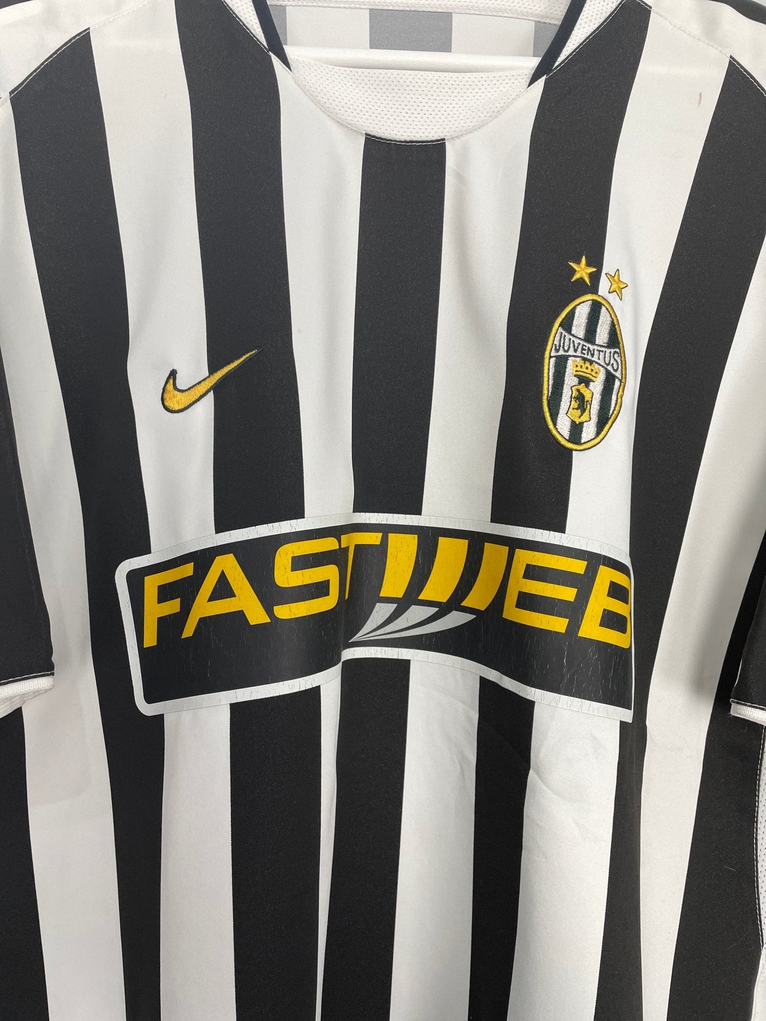 Shop 2003/04 JUVENTUS DEL PIERO #10 HOME SHIRT (XL) NIKE, classic football shirts, vintage football shirts & retro soccer jerseys at Cult Kits