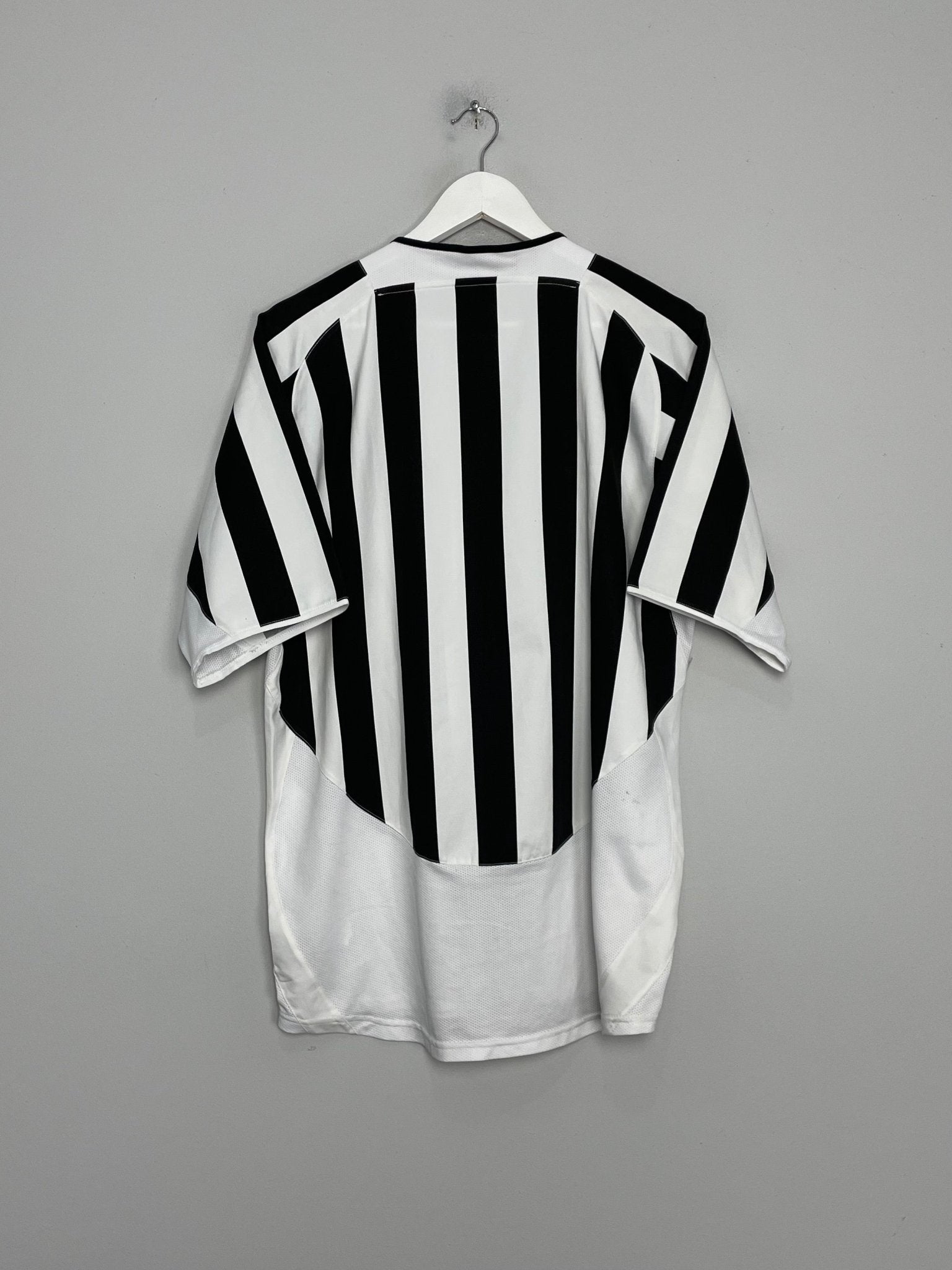 Shop 2003/04 JUVENTUS HOME SHIRT (L) NIKE, classic football shirts, vintage football shirts & retro soccer jerseys at Cult Kits