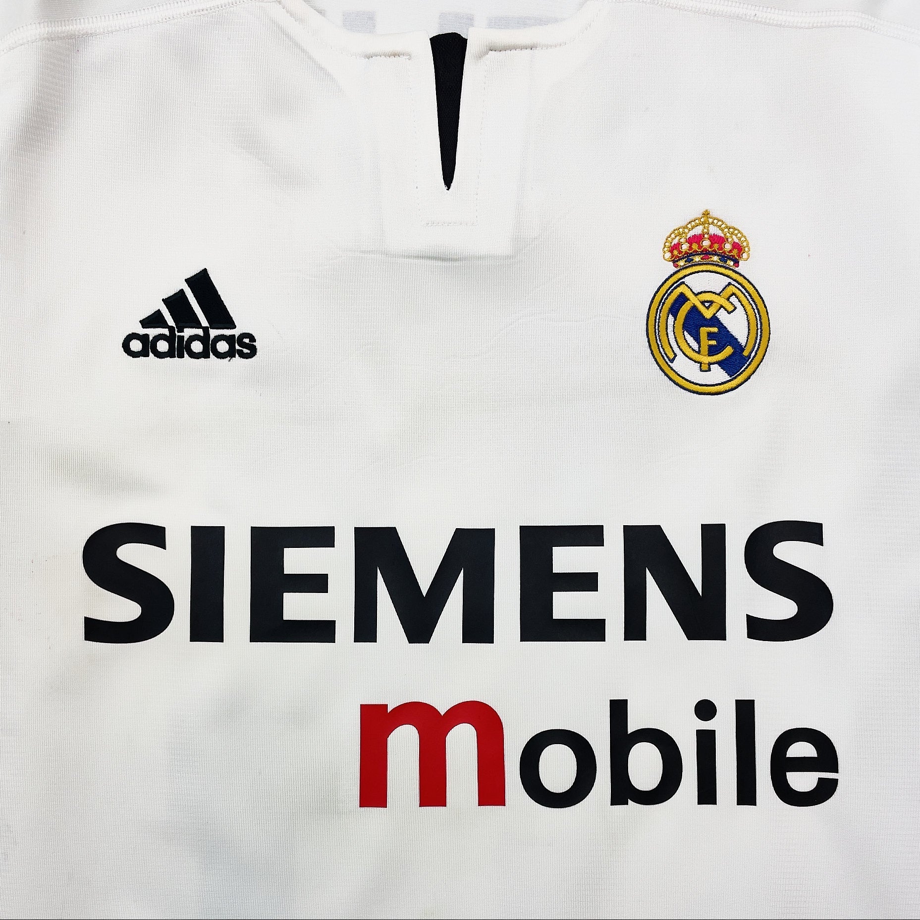 Buy 2003/04 Real Madrid Guti Haz 14 Home Shirt (L) Adidas ~ Free worldwide shipping ~ Authentic Vintage Football Shirts from Cult Kits