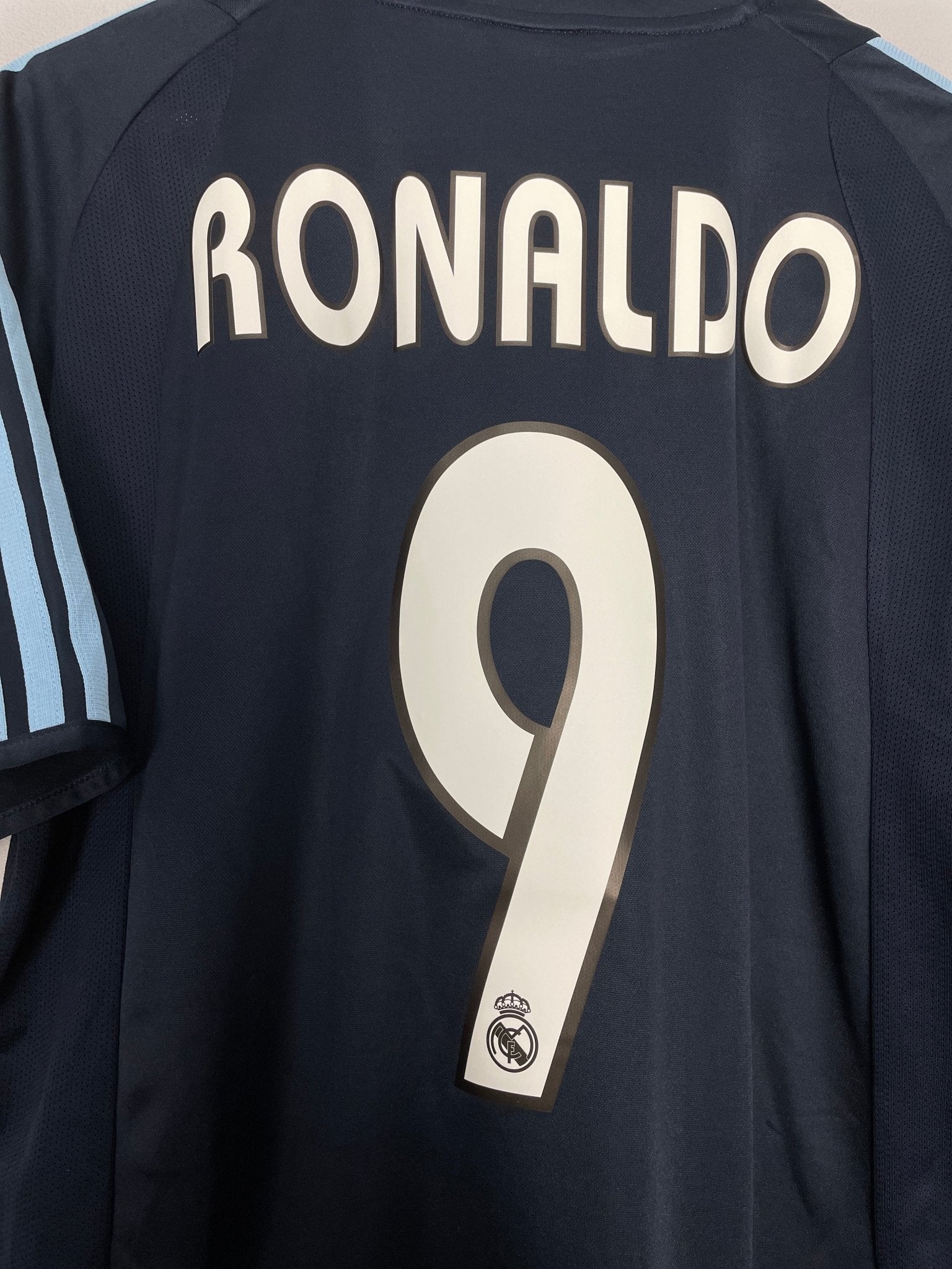 Shop 2003/04 REAL MADRID RONALDO #9 AWAY SHIRT (M) ADIDAS, classic football shirts, vintage football shirts & retro soccer jerseys at Cult Kits