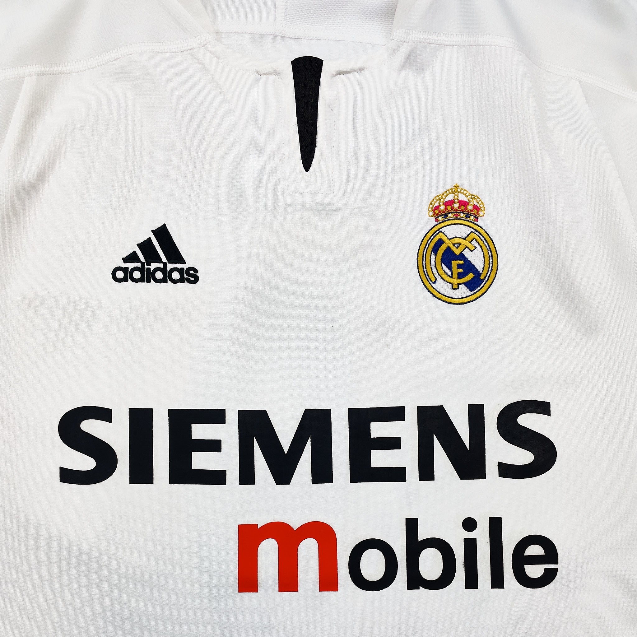 Buy 2003/04 Real Madrid Ronaldo 9 Home Shirt (M) Adidas ~ Free worldwide shipping ~ Authentic Vintage Football Shirts from Cult Kits