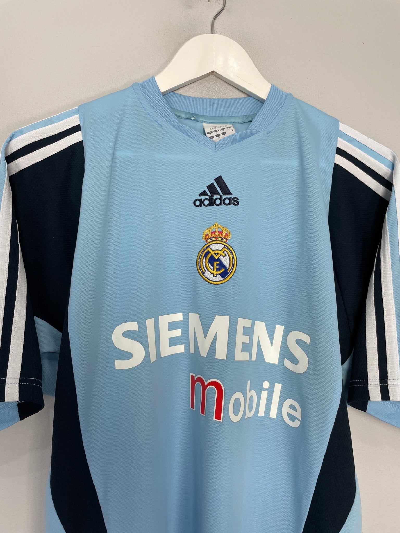 Shop 2003/04 REAL MADRID TRAINING SHIRT (M) ADIDAS, classic football shirts, vintage football shirts & retro soccer jerseys at Cult Kits
