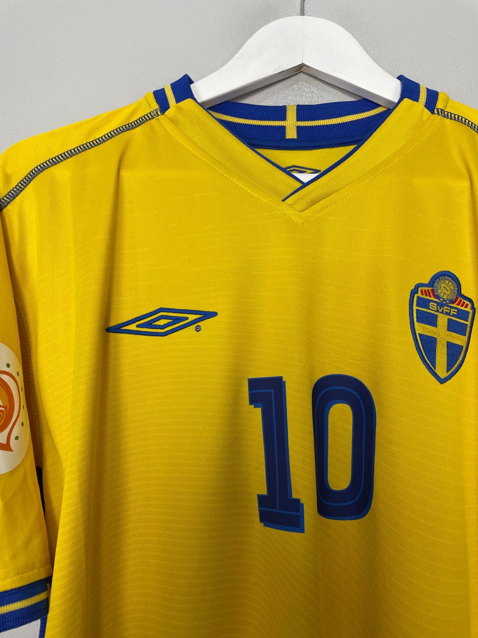 Shop 2003/04 SWEDEN IBRAHIMOVIC #10 HOME SHIRT (L) UMBRO, classic football shirts, vintage football shirts & retro soccer jerseys at Cult Kits
