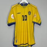Shop 2003/04 SWEDEN IBRAHIMOVIC #10 HOME SHIRT (L) UMBRO, classic football shirts, vintage football shirts & retro soccer jerseys at Cult Kits