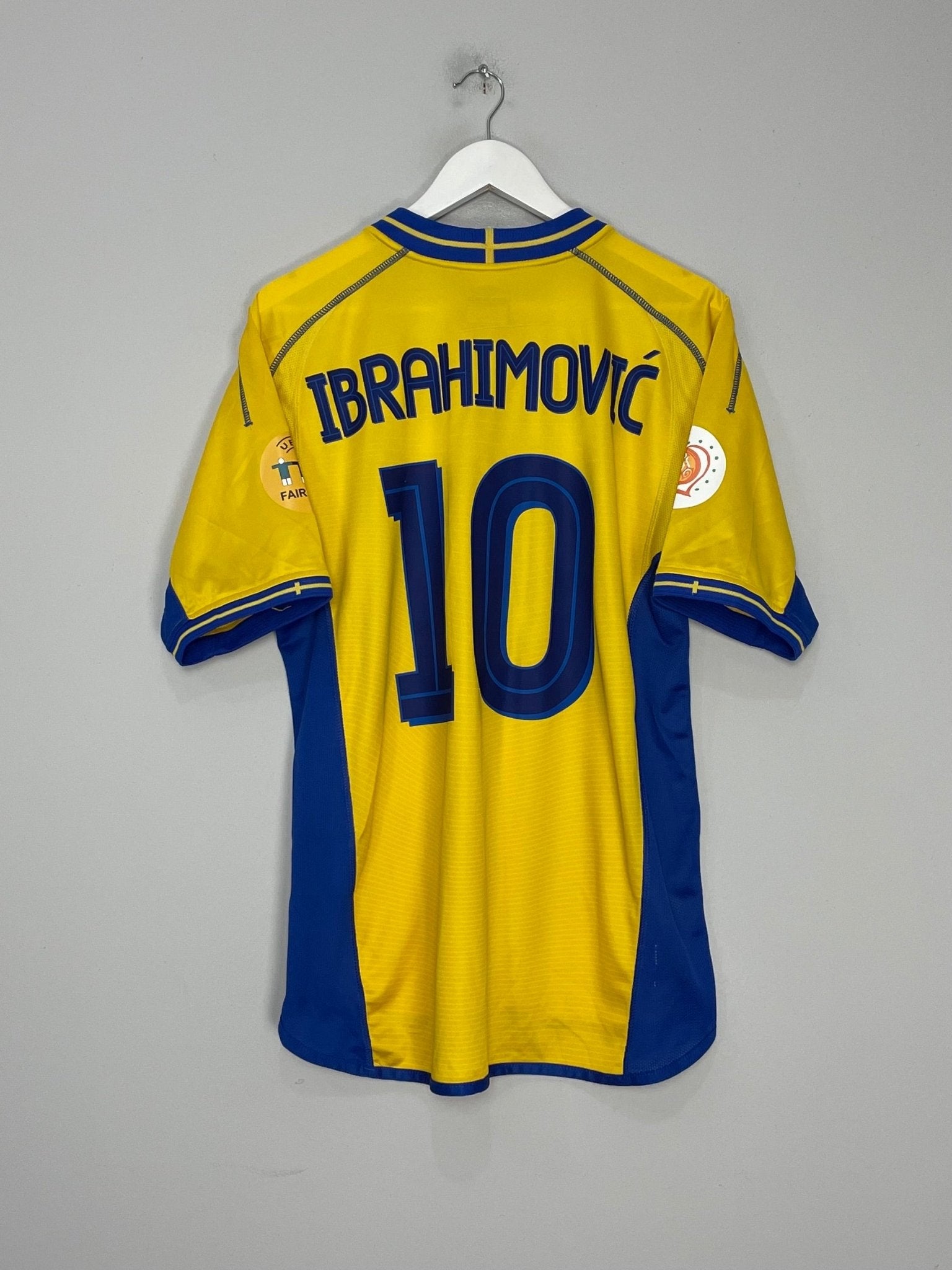 Shop 2003/04 SWEDEN IBRAHIMOVIC #10 HOME SHIRT (L) UMBRO, classic football shirts, vintage football shirts & retro soccer jerseys at Cult Kits