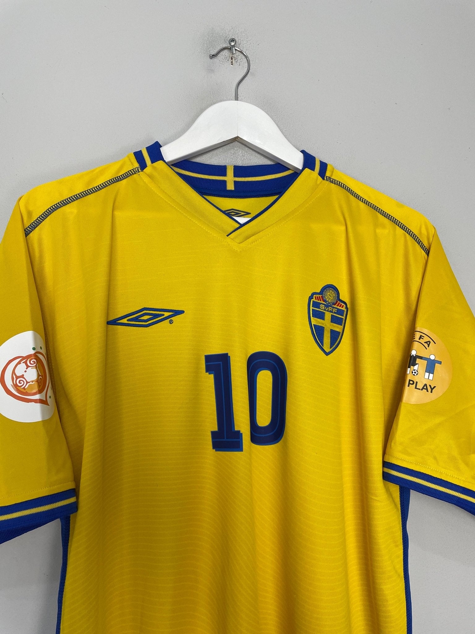 Shop 2003/04 SWEDEN IBRAHIMOVIC #10 HOME SHIRT (L) UMBRO, classic football shirts, vintage football shirts & retro soccer jerseys at Cult Kits