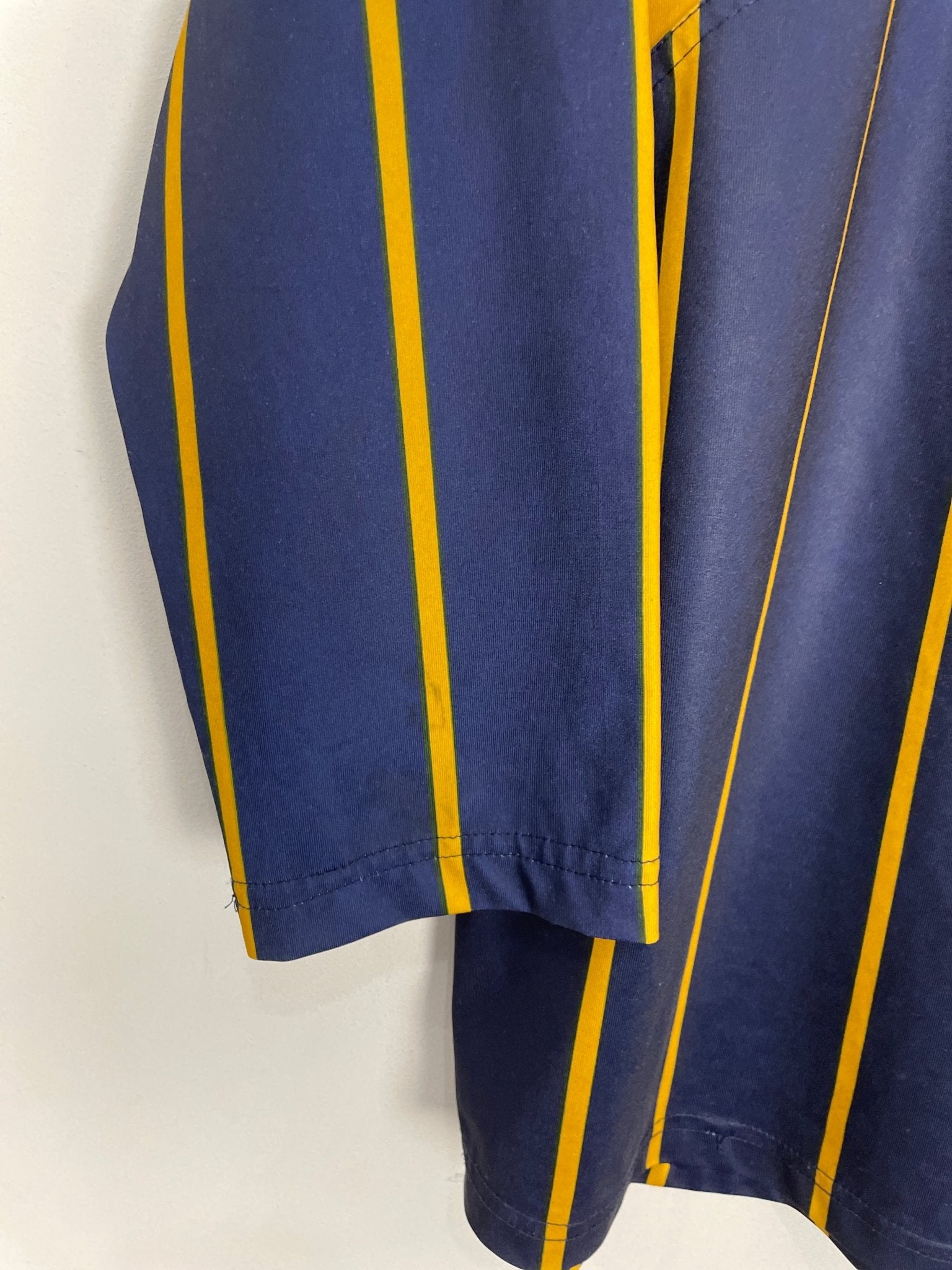 Shop 2003/04 UNAM PUMAS GK SHIRT (XL) LOTTO, classic football shirts, vintage football shirts & retro soccer jerseys at Cult Kits