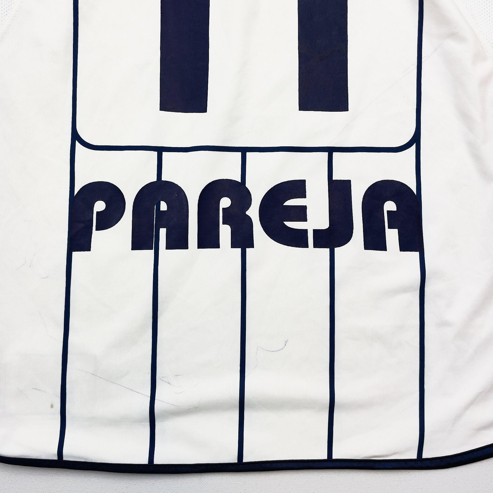 Buy 2003/04 Unam Pumas Pareja 11 Home Shirt (M) Lotto ~ Free worldwide shipping available ~ Authentic Vintage Football Shirts from Cult Kits