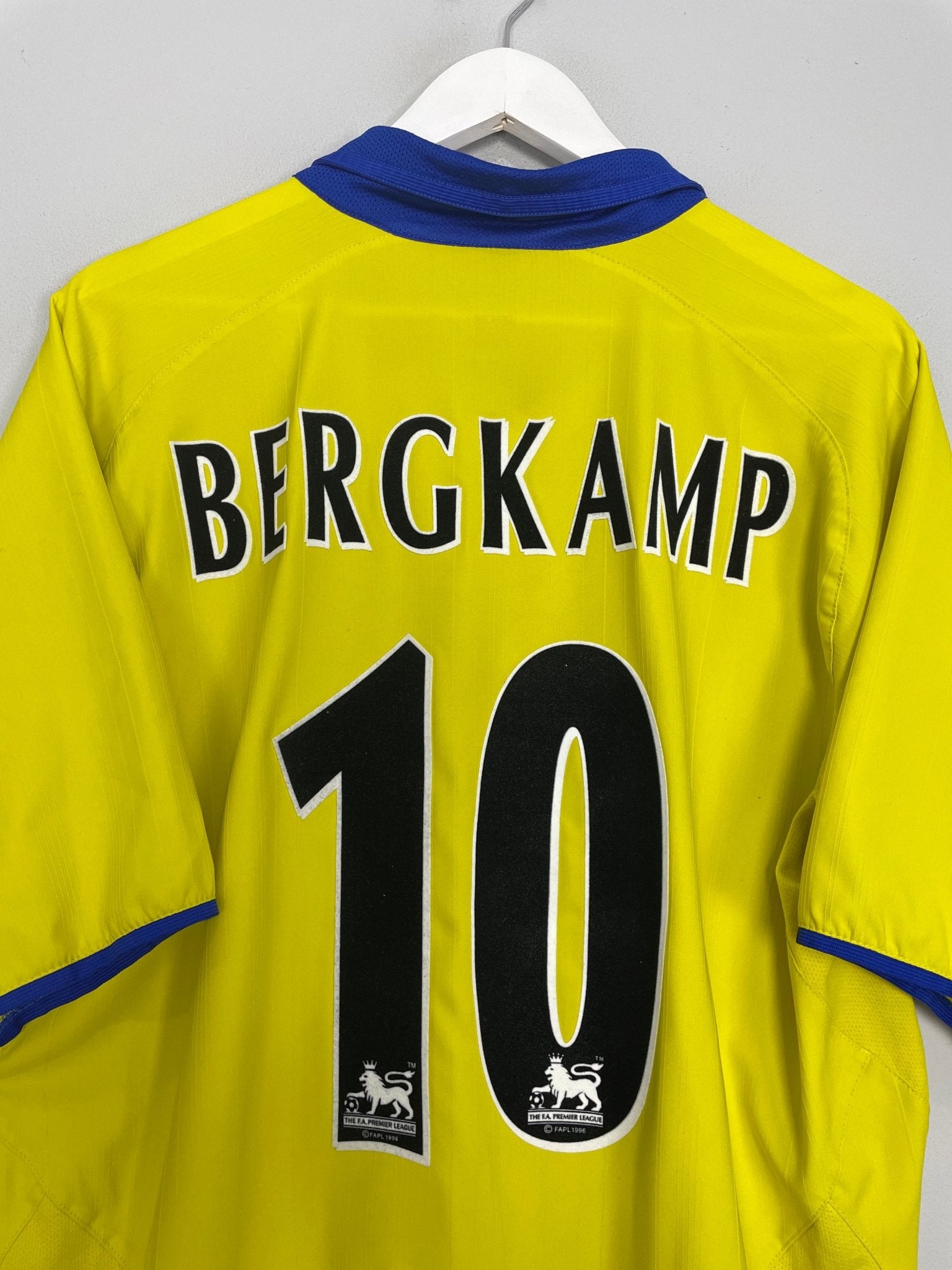 Shop 2003/05 ARSENAL BERGKAMP #10 AWAY SHIRT (XL) NIKE, classic football shirts, vintage football shirts & retro soccer jerseys at Cult Kits