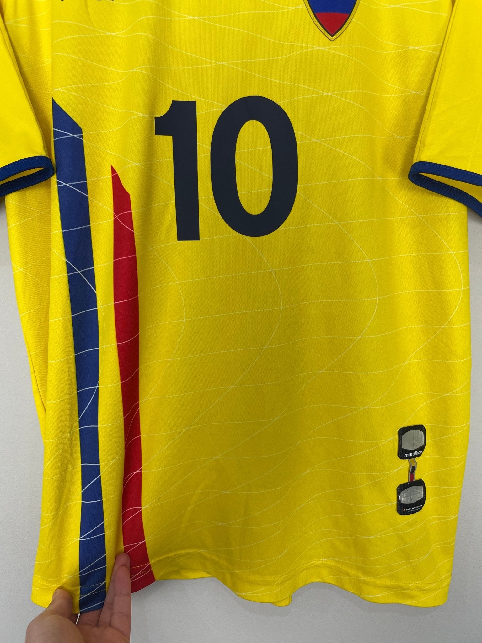 Shop 2003/05 ECUADOR AGUINAGA #10 HOME SHIRT (L) MARATHON, classic football shirts, vintage football shirts & retro soccer jerseys at Cult Kits