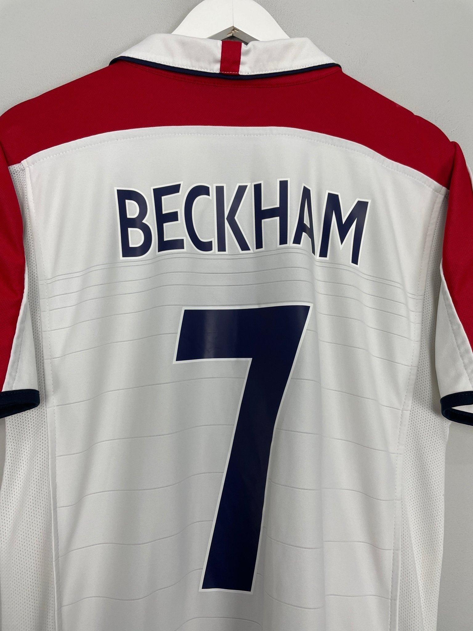 Shop 2003/05 ENGLAND BECKHAM #7 HOME SHIRT (M) UMBRO, classic football shirts, vintage football shirts & retro soccer jerseys at Cult Kits