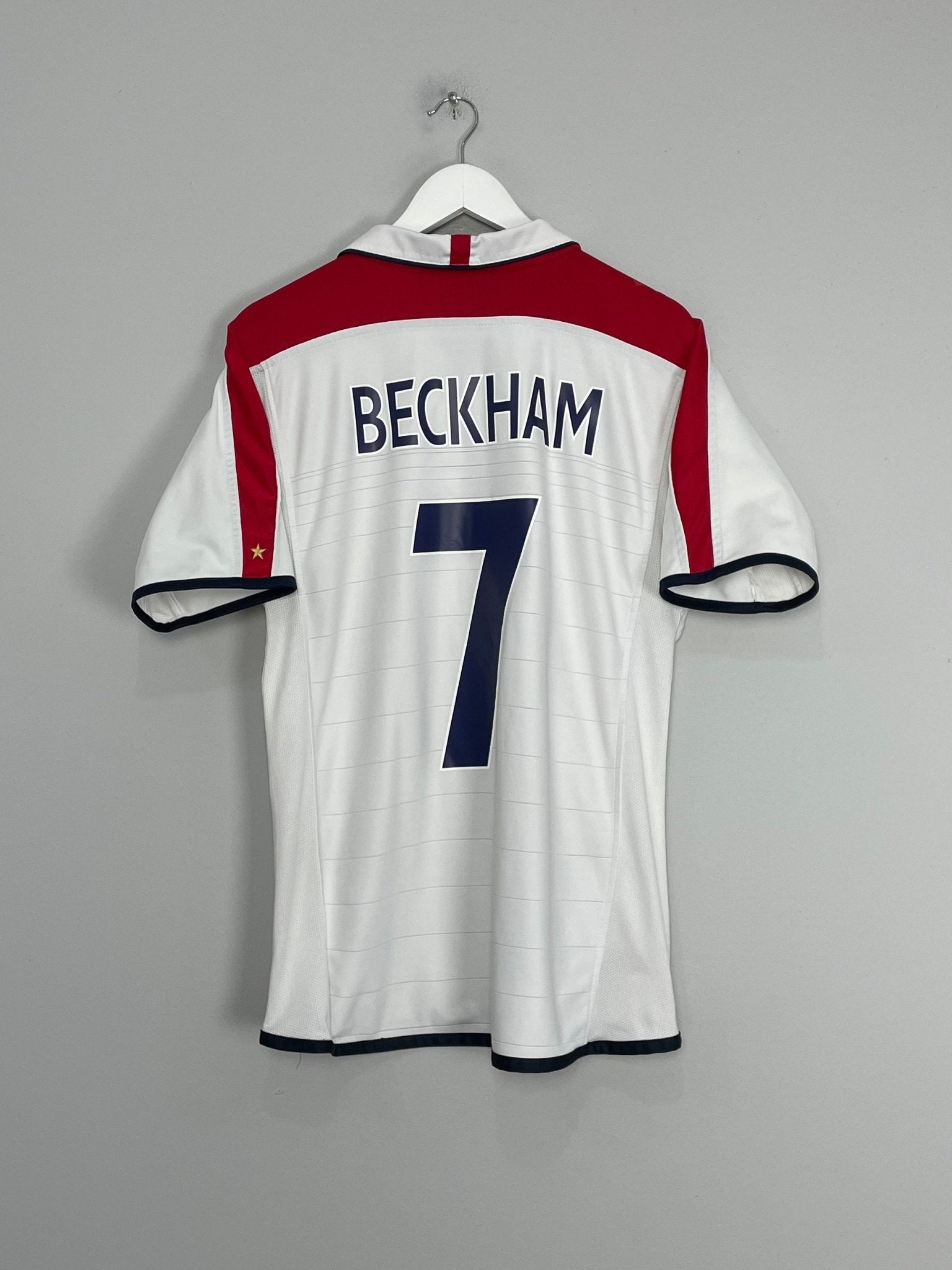 Shop 2003/05 ENGLAND BECKHAM #7 HOME SHIRT (M) UMBRO, classic football shirts, vintage football shirts & retro soccer jerseys at Cult Kits