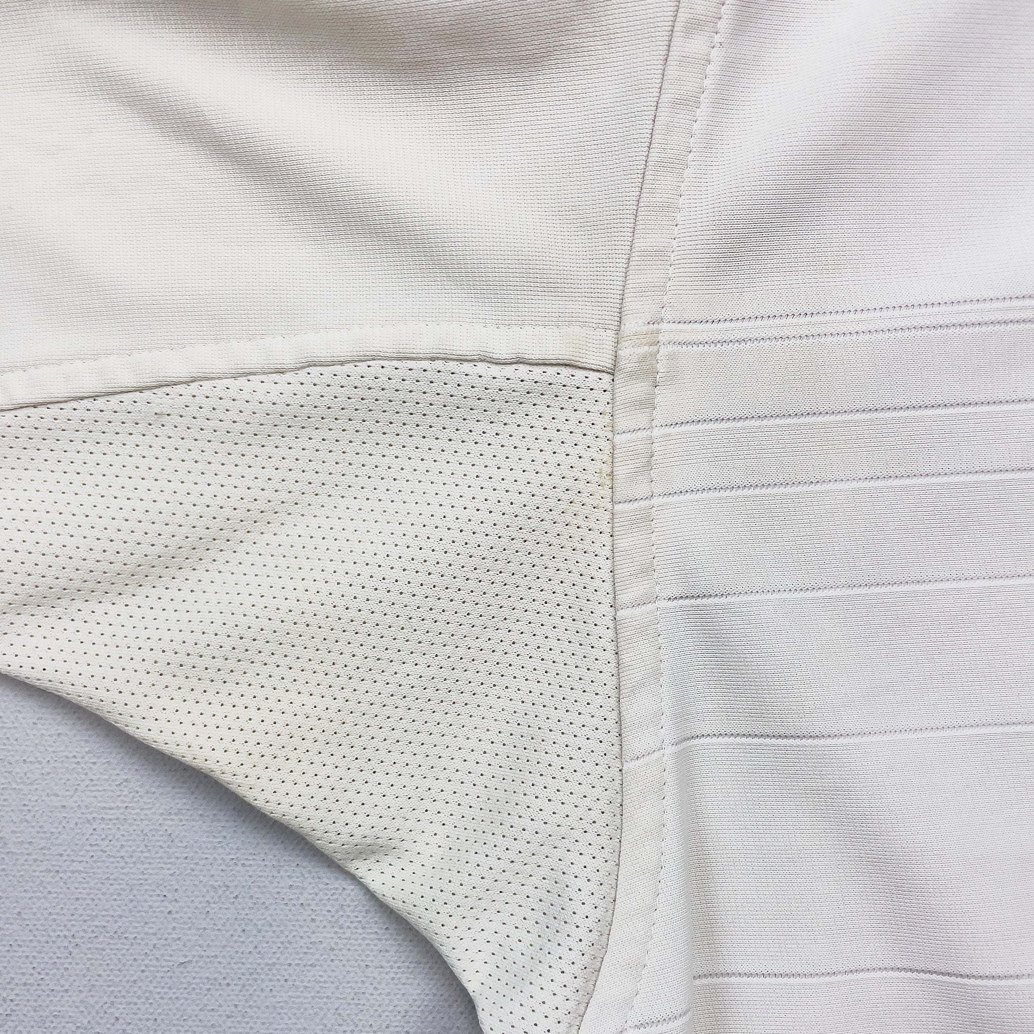 Buy 2003/05 England Beckham 7 Home Shirt (XL) Umbro ~ Free worldwide shipping ~ Authentic Vintage Football Shirts from Cult Kits