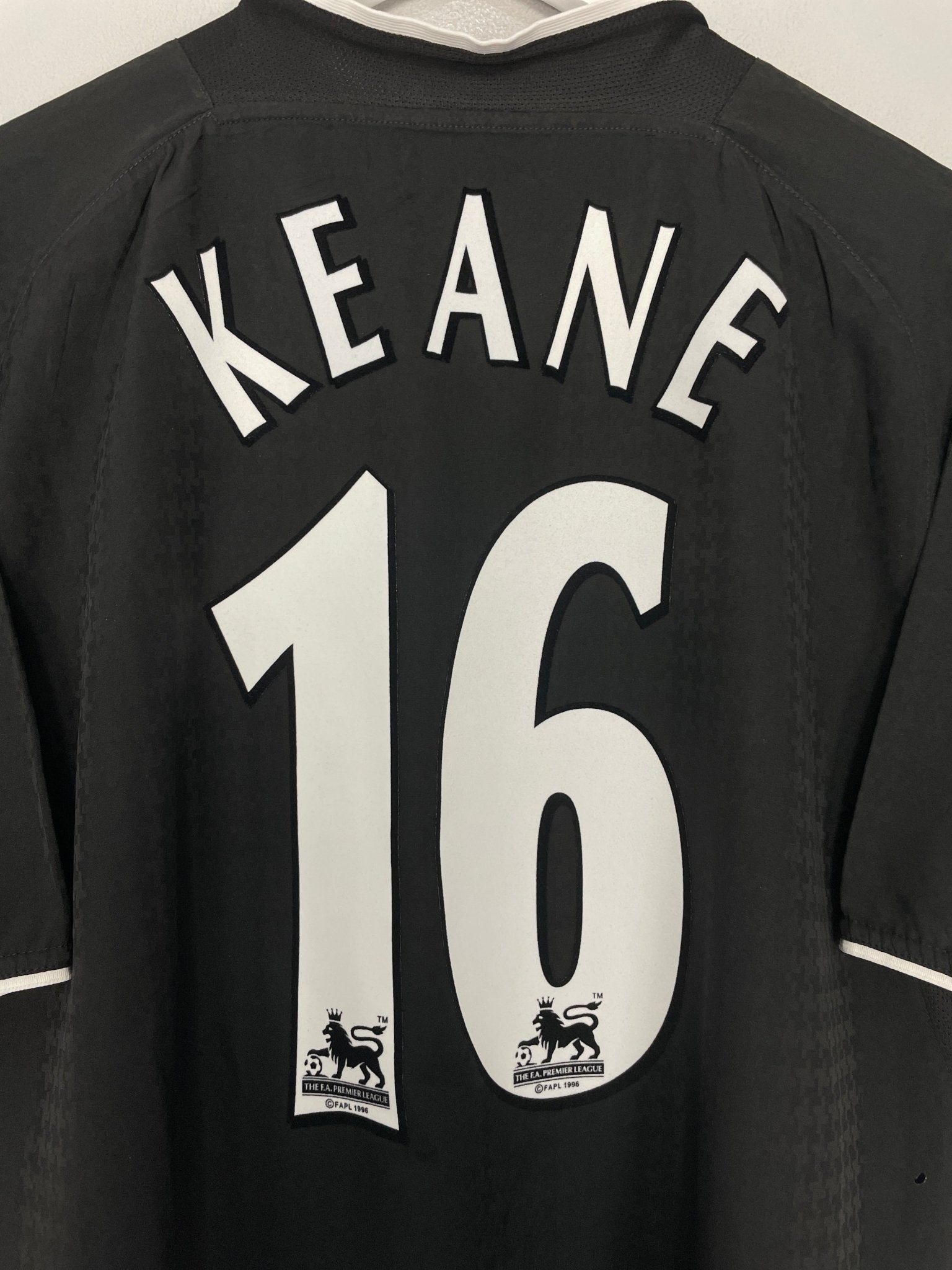 Shop 2003/05 MANCHESTER UNITED KEANE #16 AWAY SHIRT (L) NIKE, classic football shirts, vintage football shirts & retro soccer jerseys at Cult Kits