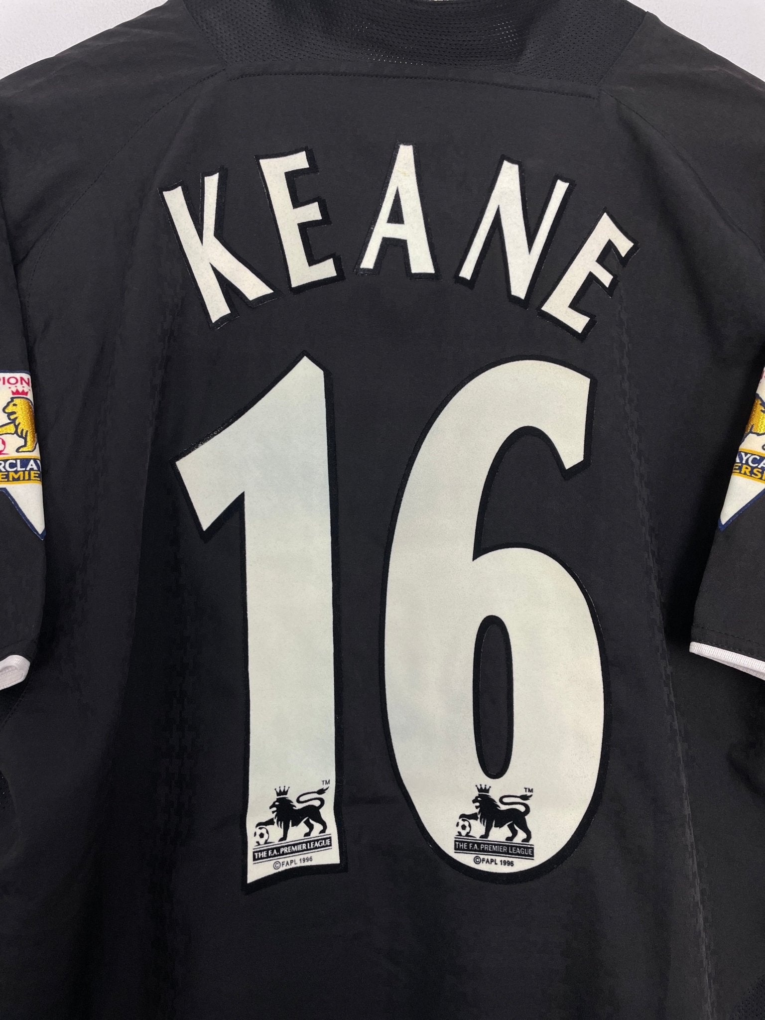 Shop 2003/05 MANCHESTER UNITED KEANE #16 AWAY SHIRT (M) NIKE, classic football shirts, vintage football shirts & retro soccer jerseys at Cult Kits
