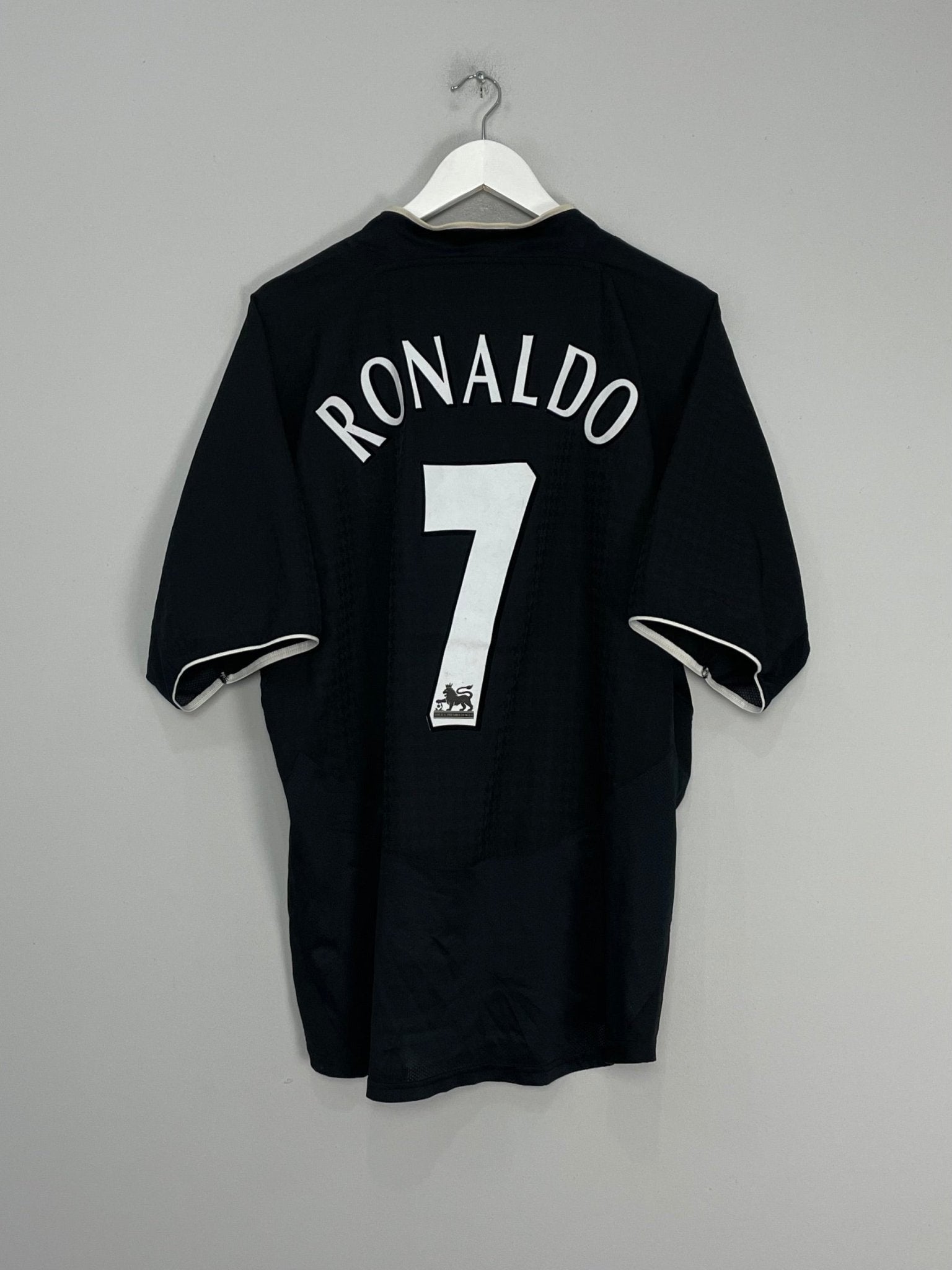 Shop 2003/05 MANCHESTER UNITED RONALDO #7 *STAND UP TO RACISM* AWAY SHIRT (M) NIKE, classic football shirts, vintage football shirts & retro soccer jerseys at Cult Kits