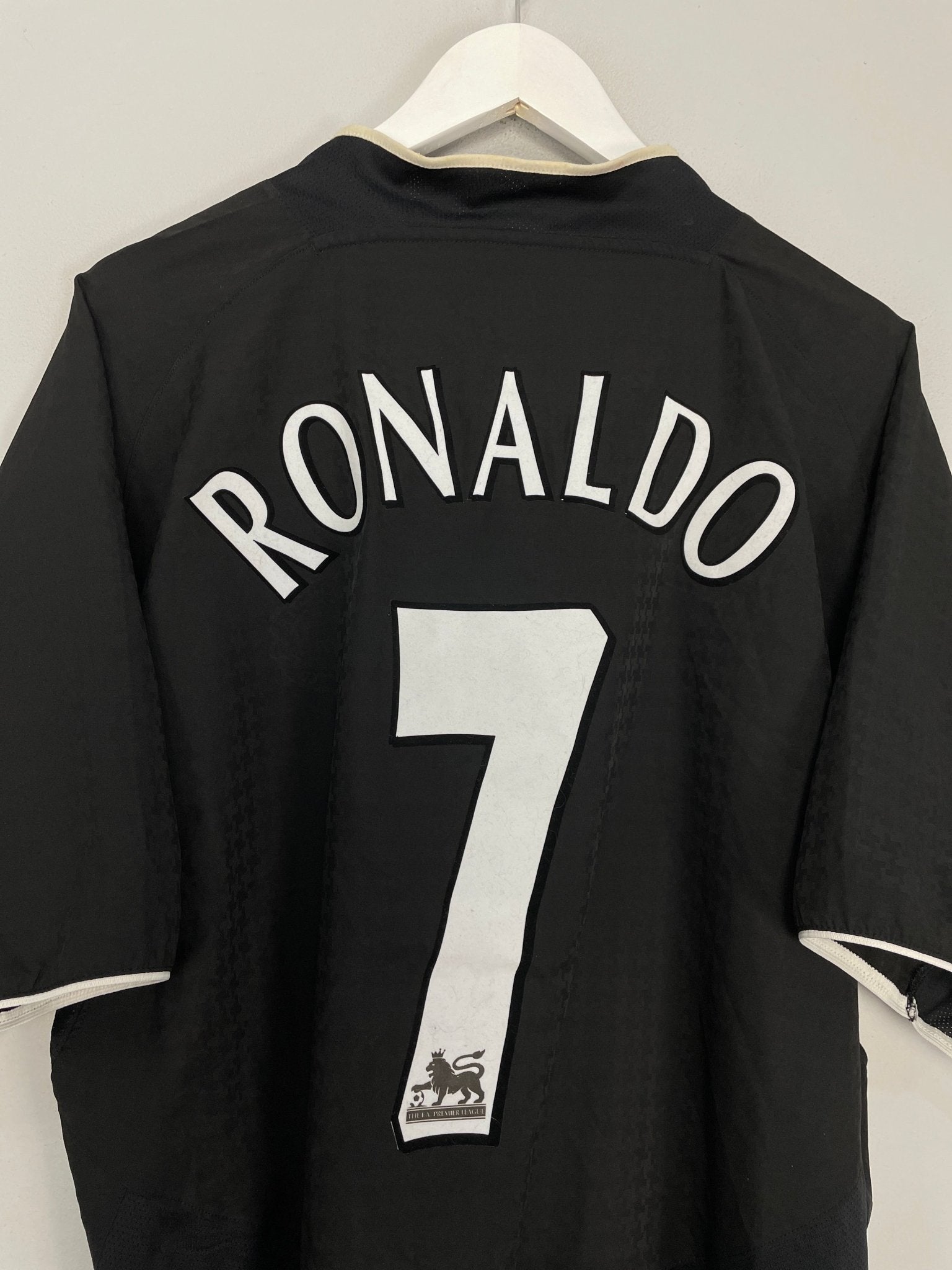 Shop 2003/05 MANCHESTER UNITED RONALDO #7 *STAND UP TO RACISM* AWAY SHIRT (M) NIKE, classic football shirts, vintage football shirts & retro soccer jerseys at Cult Kits