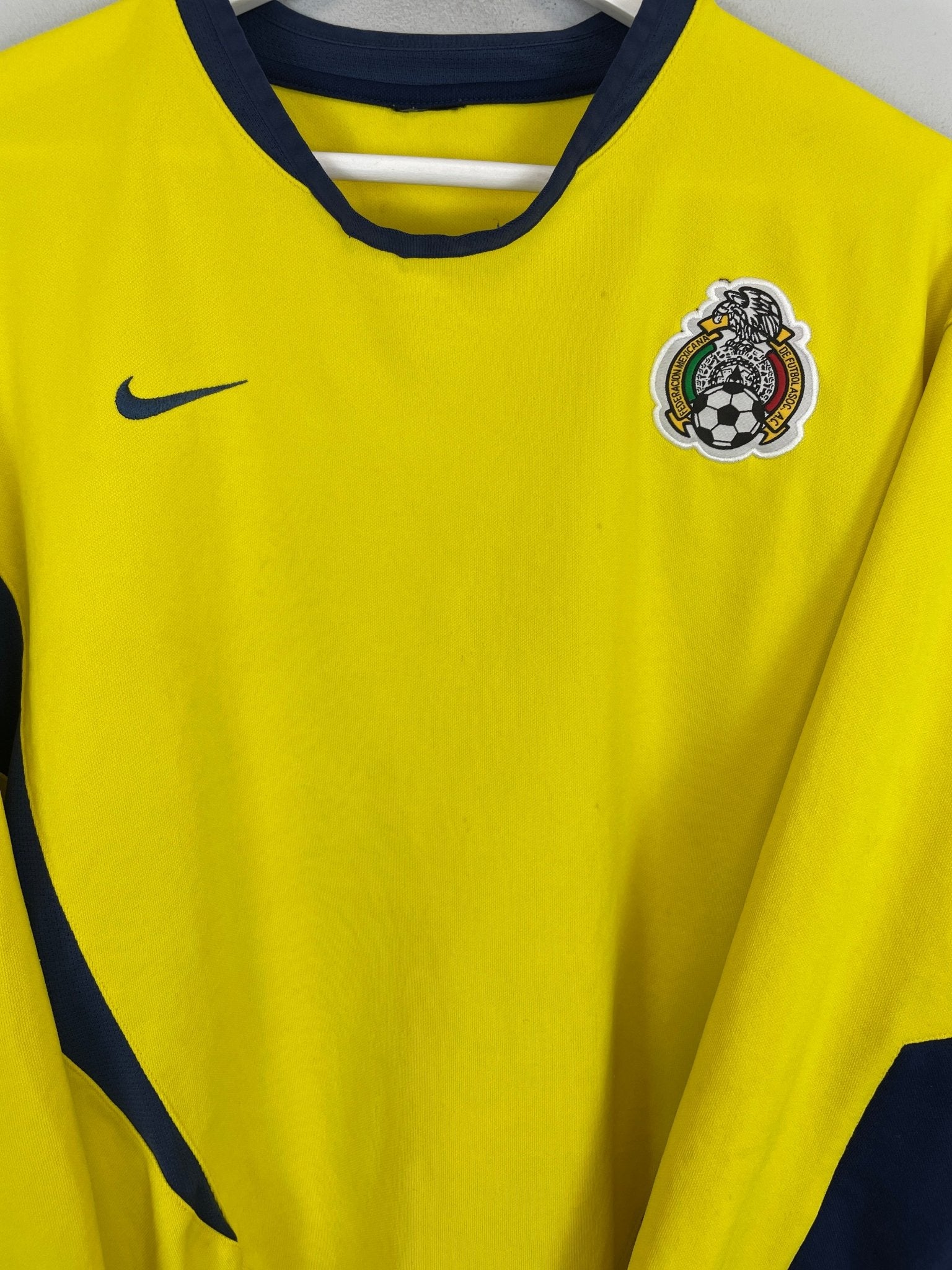Shop 2004 MEXICO GK SHIRT (M) NIKE, classic football shirts, vintage football shirts & retro soccer jerseys at Cult Kits