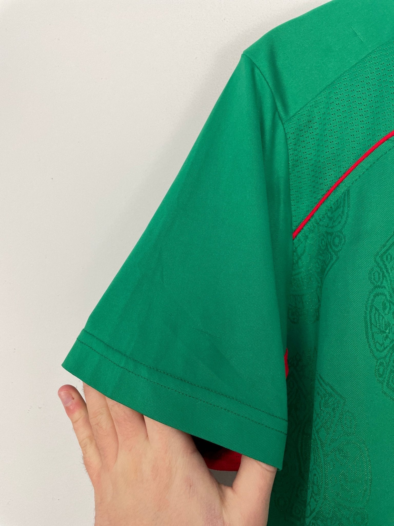 Shop 2004 MEXICO OLYMPIC SHIRT (M) ATLETICA, classic football shirts, vintage football shirts & retro soccer jerseys at Cult Kits
