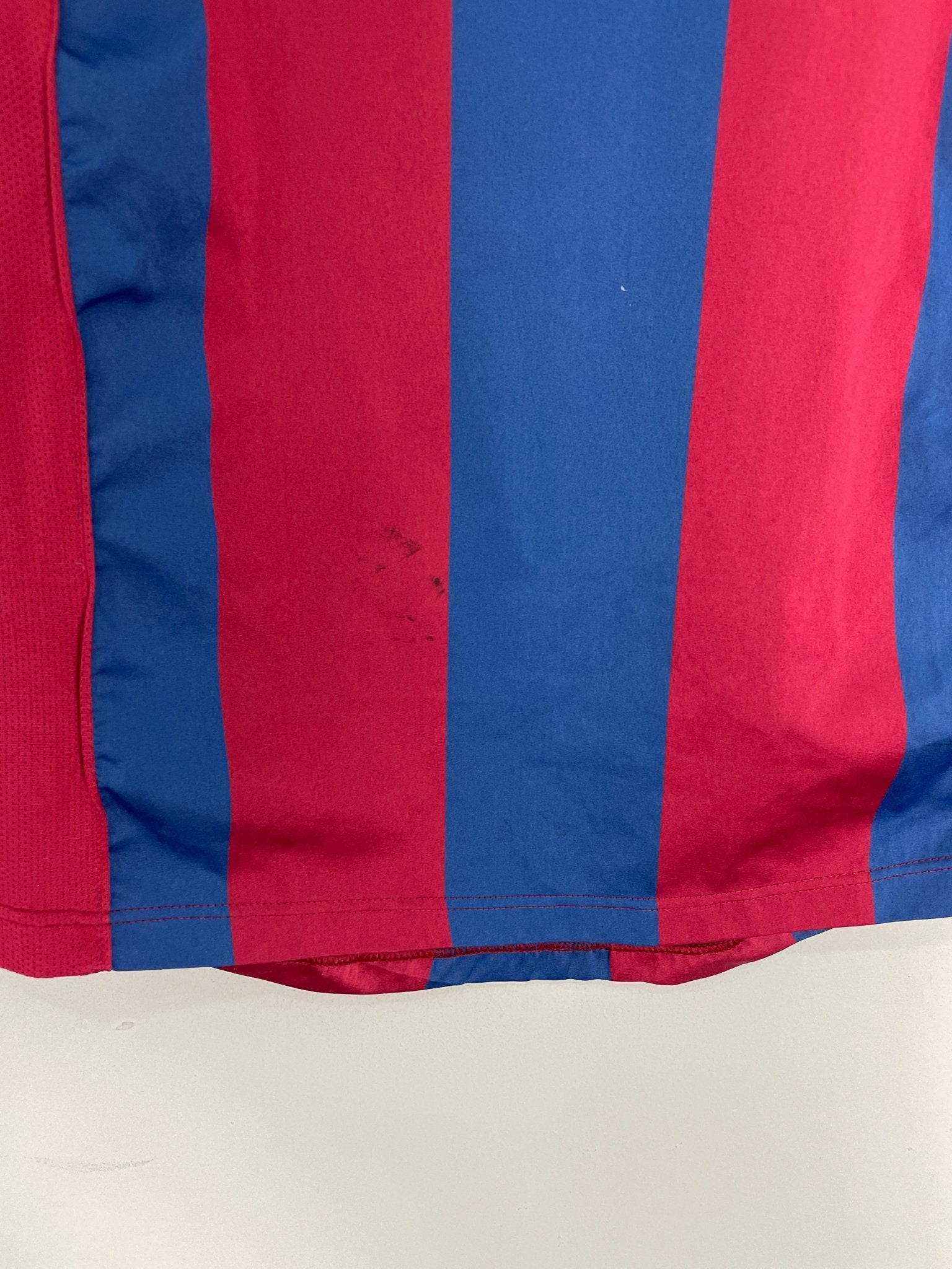Shop 2004/05 BARCELONA MARQUEZ #4 HOME SHIRT (M) NIKE, classic football shirts, vintage football shirts & retro soccer jerseys at Cult Kits