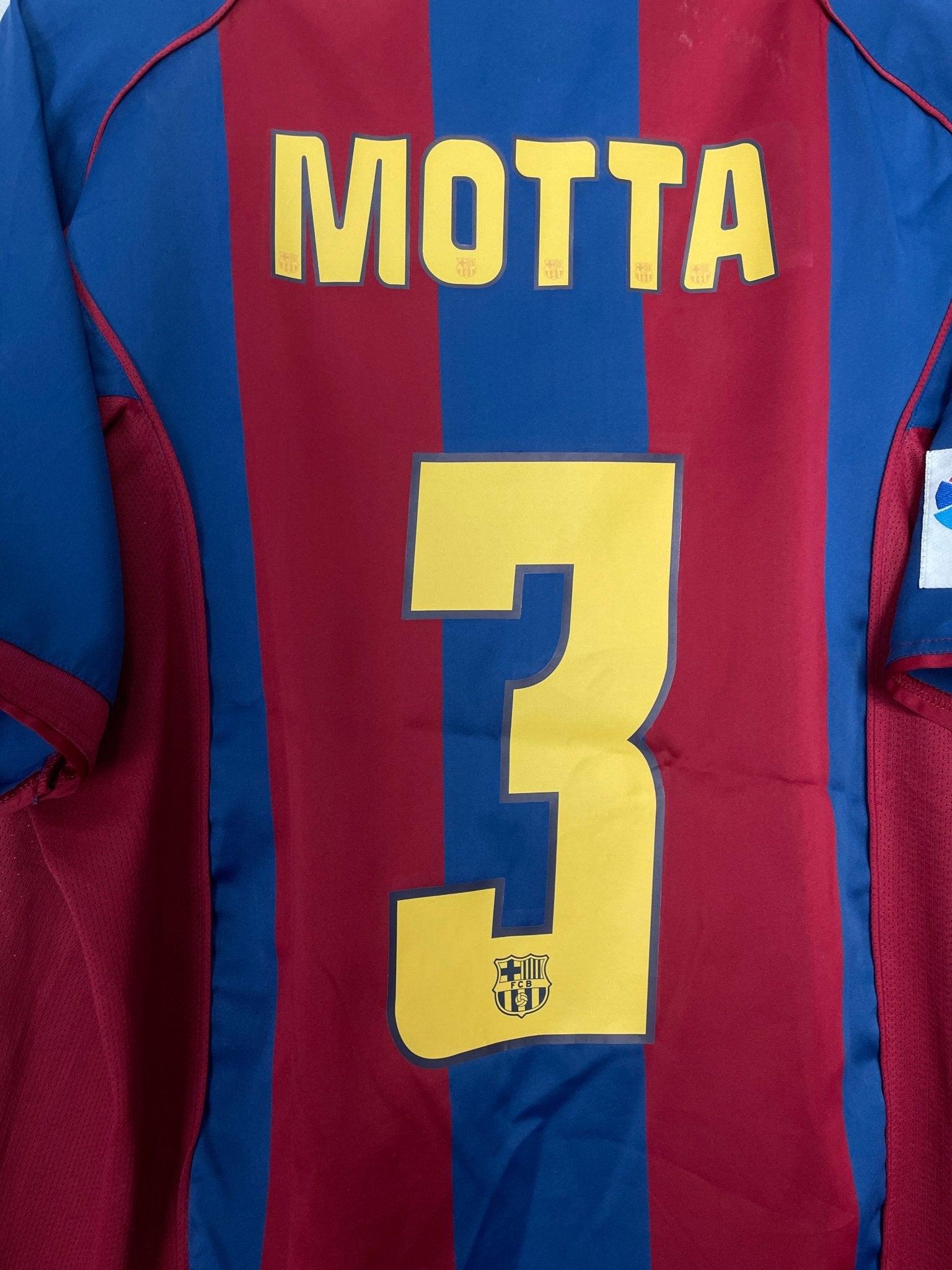 Shop 2004/05 BARCELONA MOTTA #3 HOME SHIRT (M) NIKE, classic football shirts, vintage football shirts & retro soccer jerseys at Cult Kits