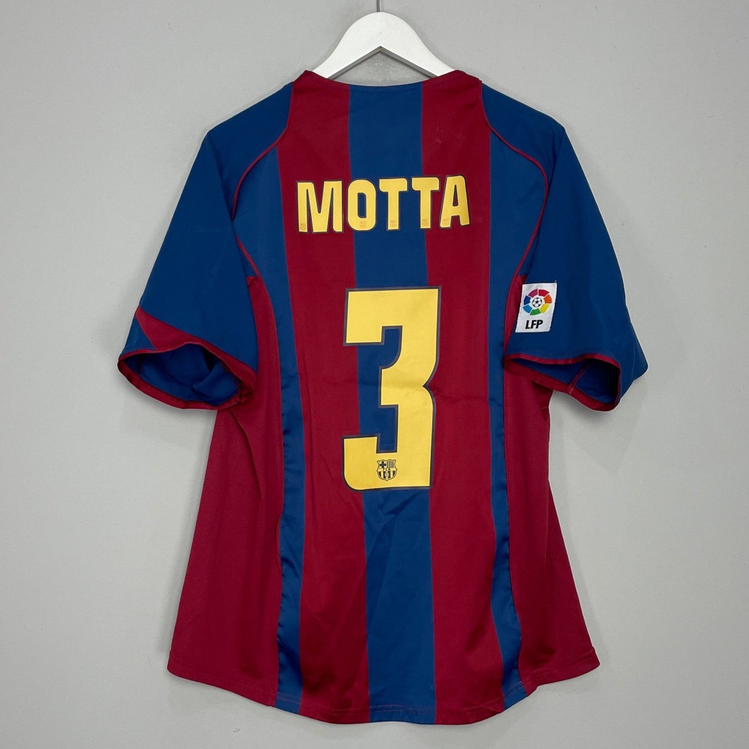 Shop 2004/05 BARCELONA MOTTA #3 HOME SHIRT (M) NIKE, classic football shirts, vintage football shirts & retro soccer jerseys at Cult Kits