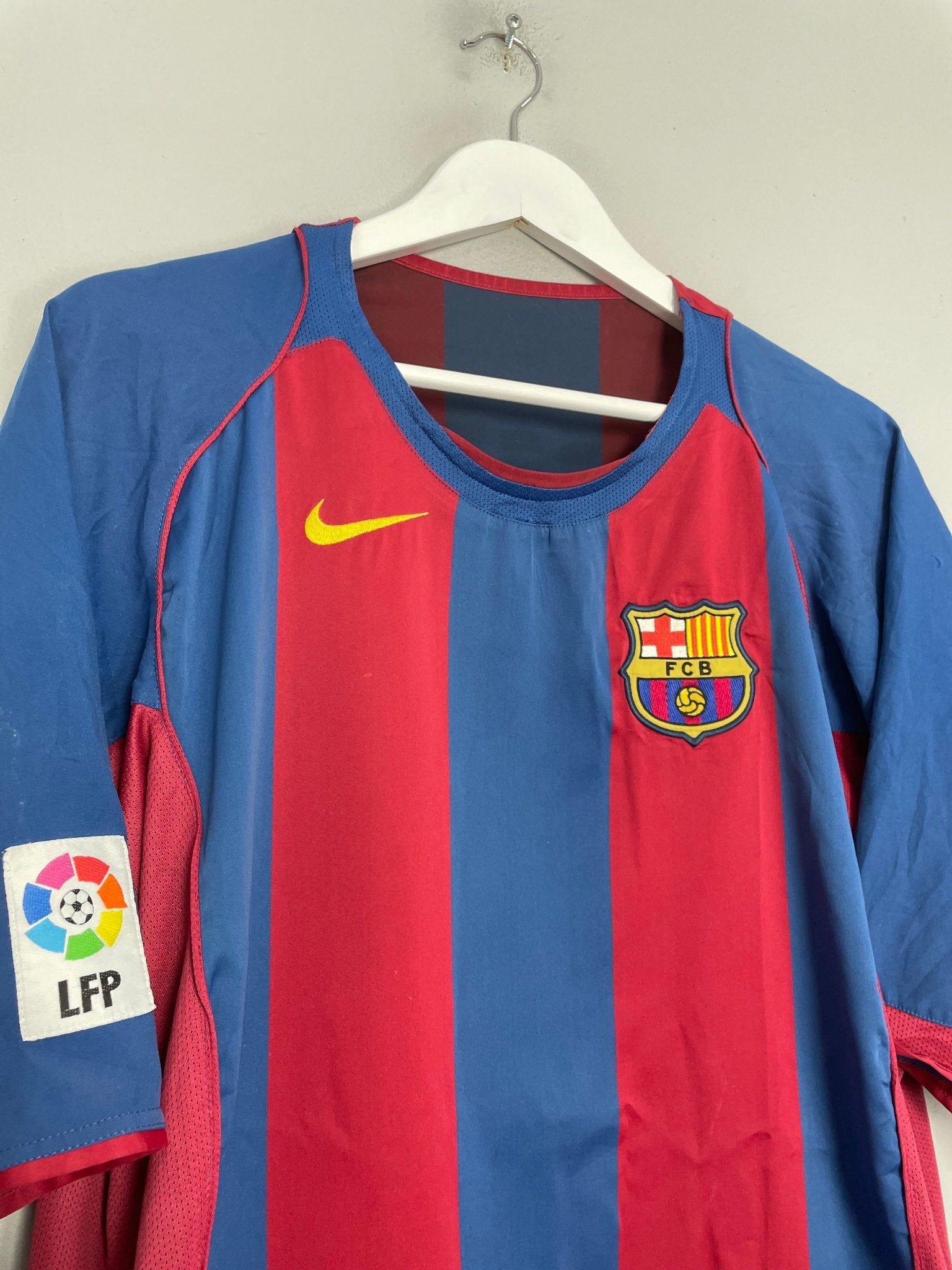 Shop 2004/05 BARCELONA RONALDINHO #10 HOME SHIRT (L) NIKE, classic football shirts, vintage football shirts & retro soccer jerseys at Cult Kits