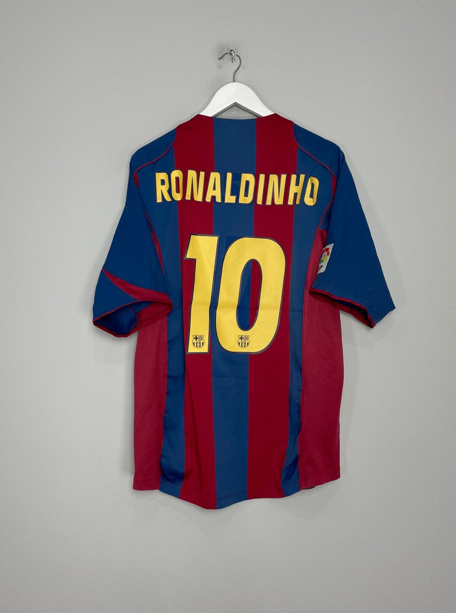 Shop 2004/05 BARCELONA RONALDINHO #10 HOME SHIRT (L) NIKE, classic football shirts, vintage football shirts & retro soccer jerseys at Cult Kits