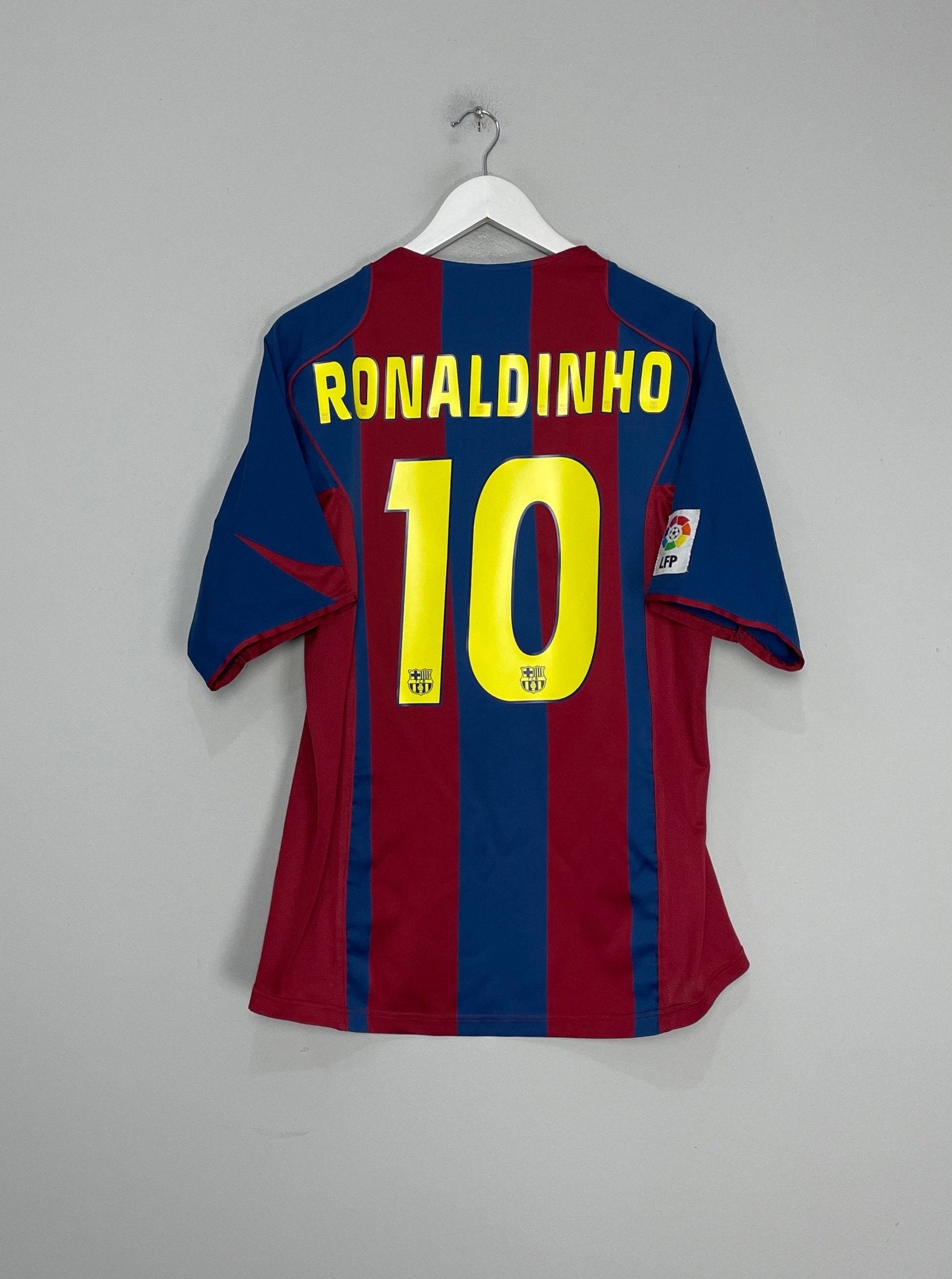 Shop 2004/05 BARCELONA RONALDINHO #10 HOME SHIRT (M) NIKE, classic football shirts, vintage football shirts & retro soccer jerseys at Cult Kits