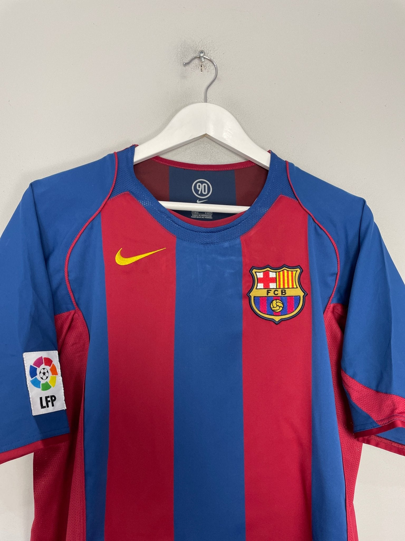 Shop 2004/05 BARCELONA RONALDINHO #10 HOME SHIRT (M) NIKE, classic football shirts, vintage football shirts & retro soccer jerseys at Cult Kits