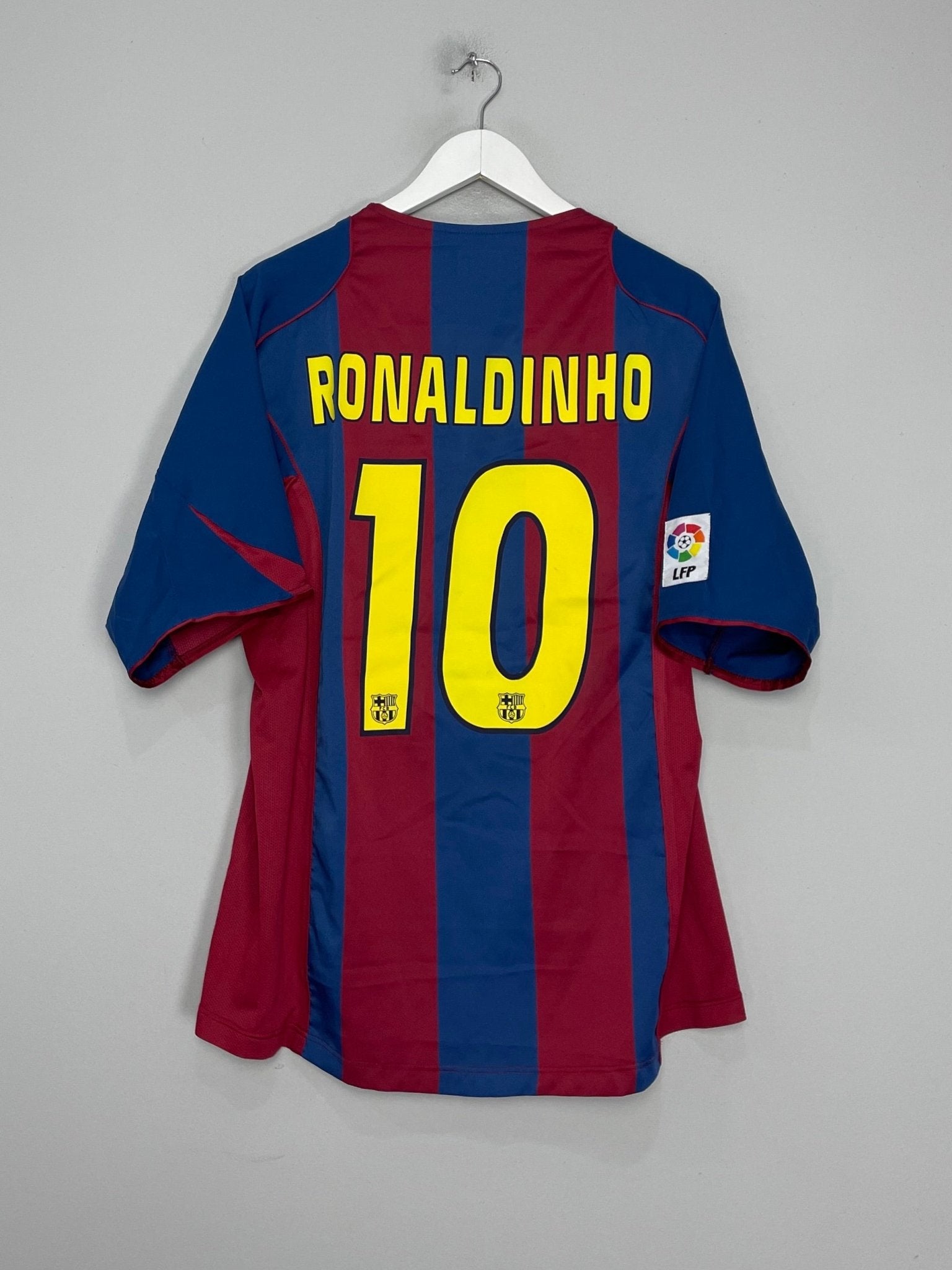 Shop 2004/05 BARCELONA RONALDINHO #10 HOME SHIRT (XL) NIKE, classic football shirts, vintage football shirts & retro soccer jerseys at Cult Kits