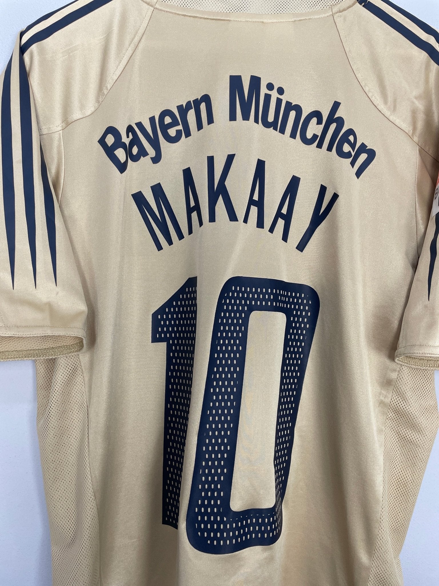 Shop 2004/05 BAYERN MUNICH MAKAAY #10 AWAY SHIRT (L) ADIDAS, classic football shirts, vintage football shirts & retro soccer jerseys at Cult Kits