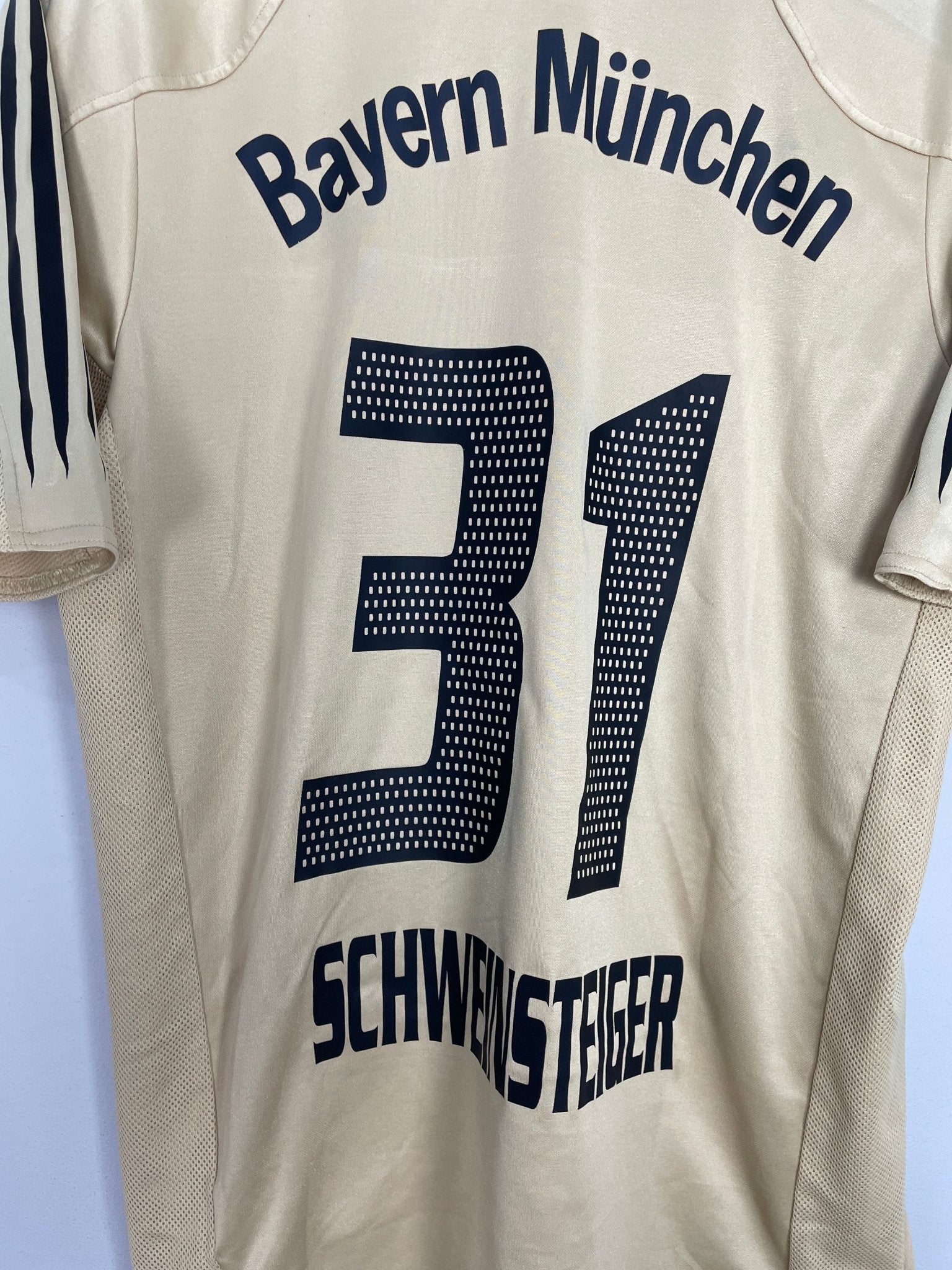Shop 2004/05 BAYERN MUNICH SCHWEINSTEIGER #31 AWAY SHIRT (XL) ADIDAS, classic football shirts, vintage football shirts & retro soccer jerseys at Cult Kits