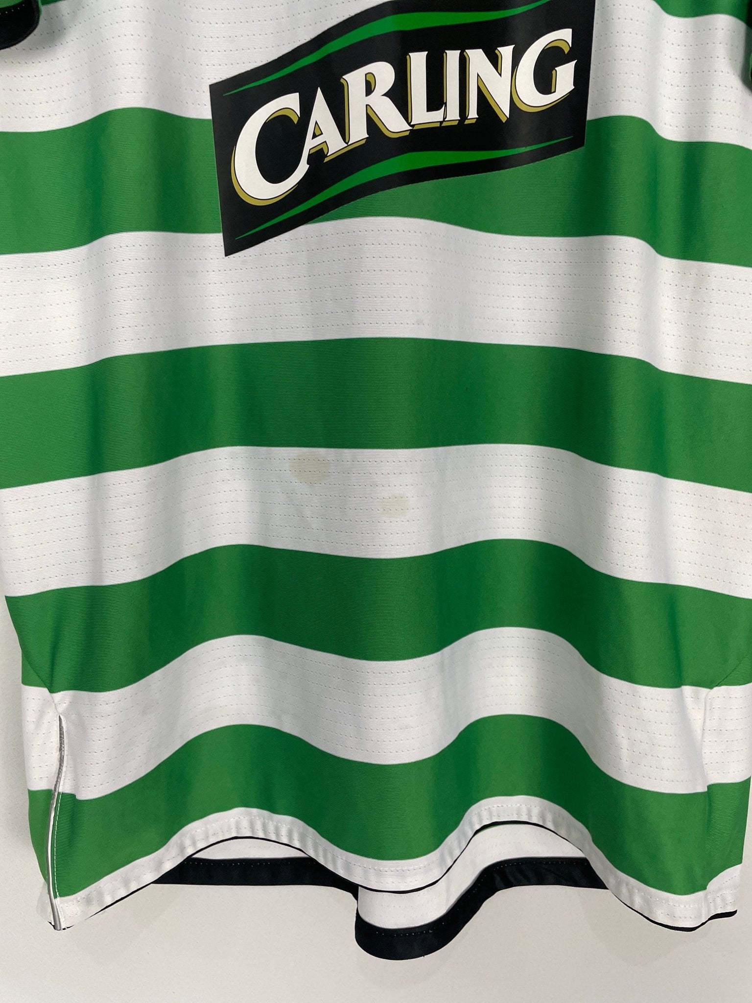 Shop 2004/05 CELTIC HOME SHIRT (L) UMBRO, classic football shirts, vintage football shirts & retro soccer jerseys at Cult Kits