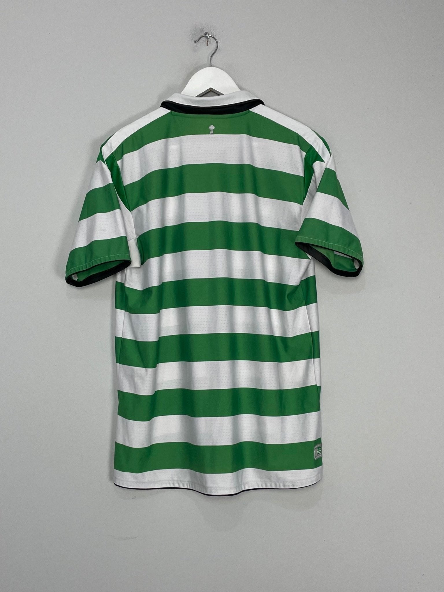 Shop 2004/05 CELTIC HOME SHIRT (L) UMBRO, classic football shirts, vintage football shirts & retro soccer jerseys at Cult Kits