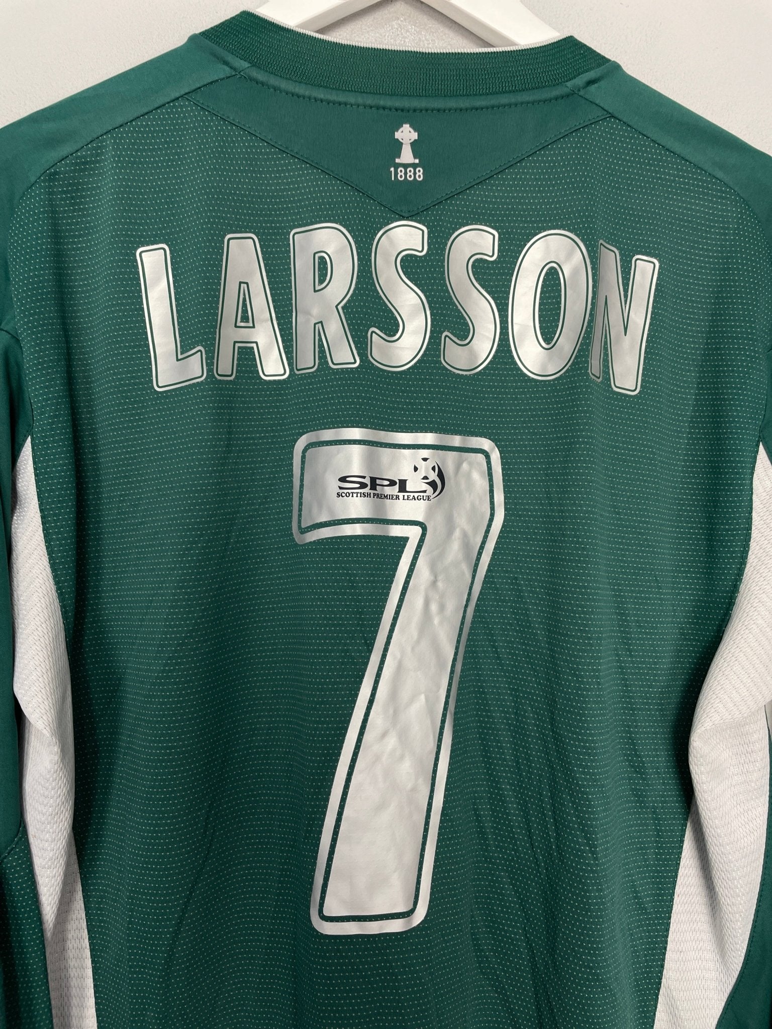 Shop 2004/05 CELTIC LARSSON #7 L/S AWAY SHIRT (XL) UMBRO, classic football shirts, vintage football shirts & retro soccer jerseys at Cult Kits