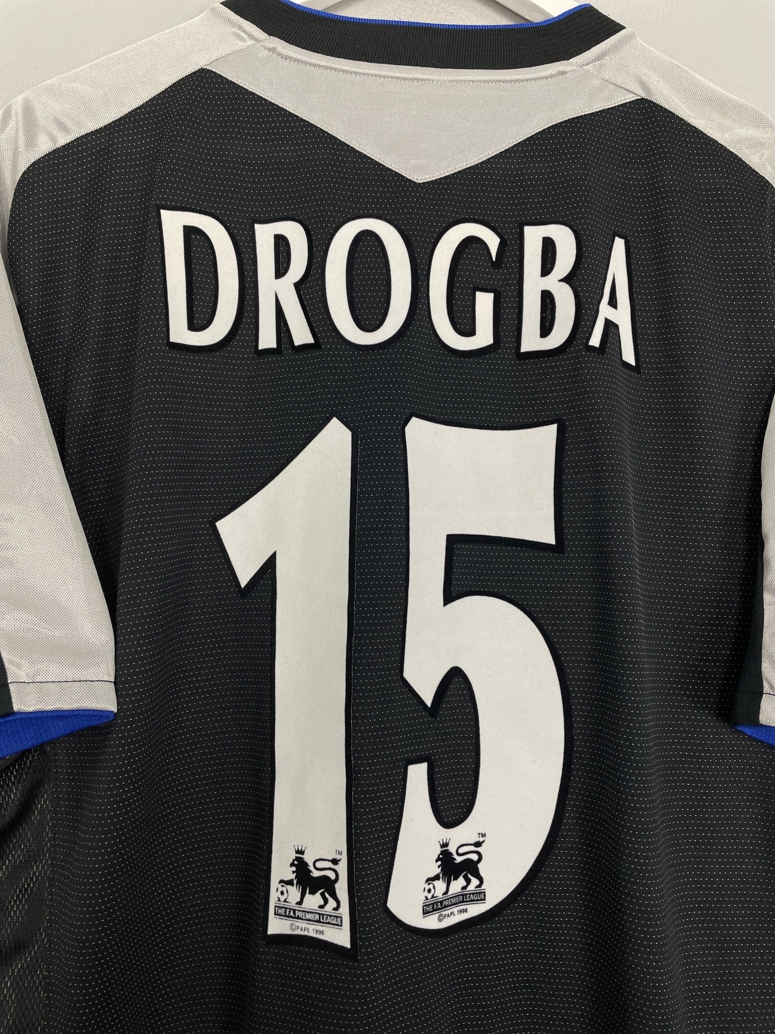 Shop 2004/05 CHELSEA DROGBA #15 AWAY SHIRT (XL) UMBRO, classic football shirts, vintage football shirts & retro soccer jerseys at Cult Kits