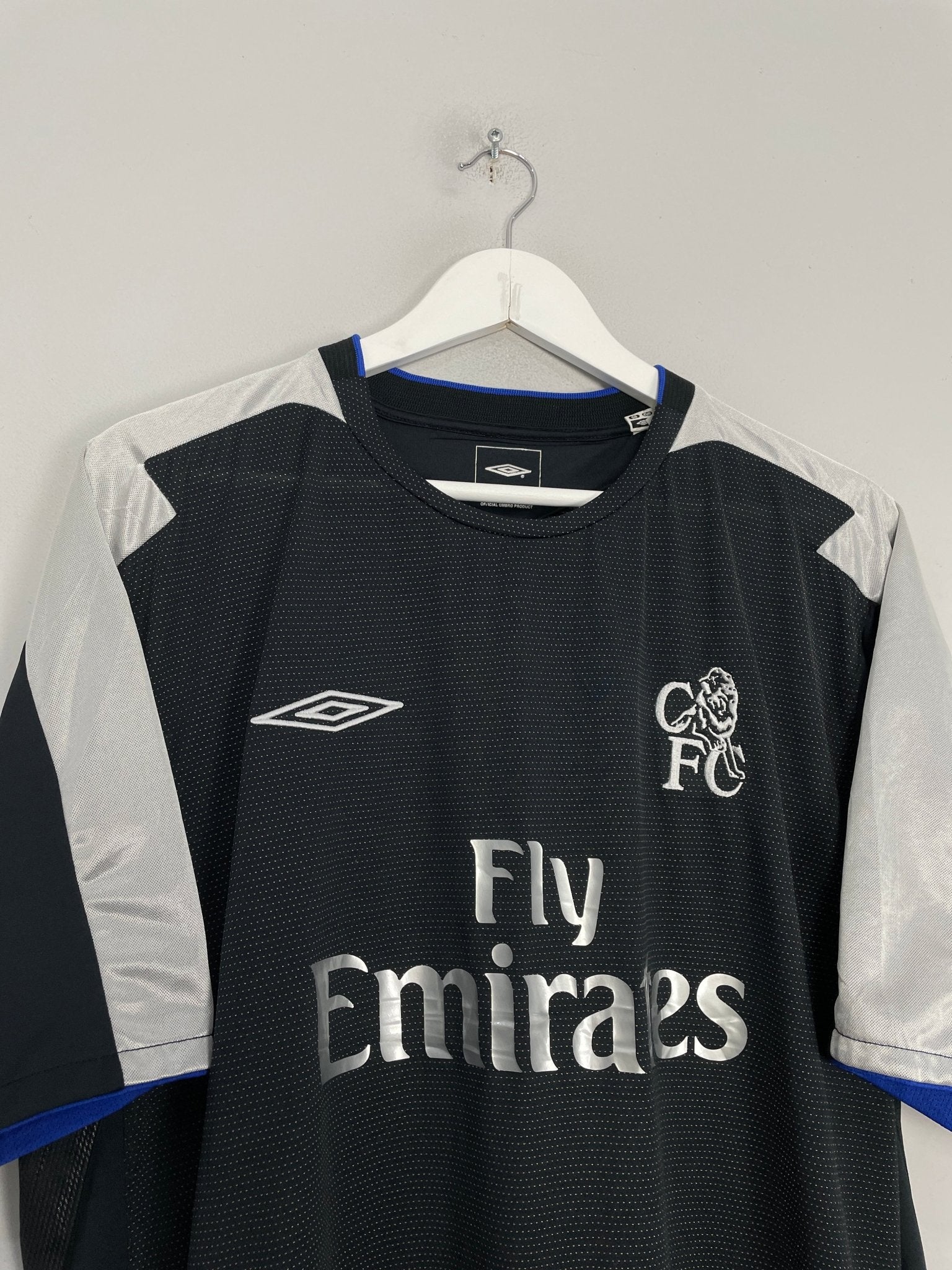 Shop 2004/05 CHELSEA DROGBA #15 AWAY SHIRT (XL) UMBRO, classic football shirts, vintage football shirts & retro soccer jerseys at Cult Kits