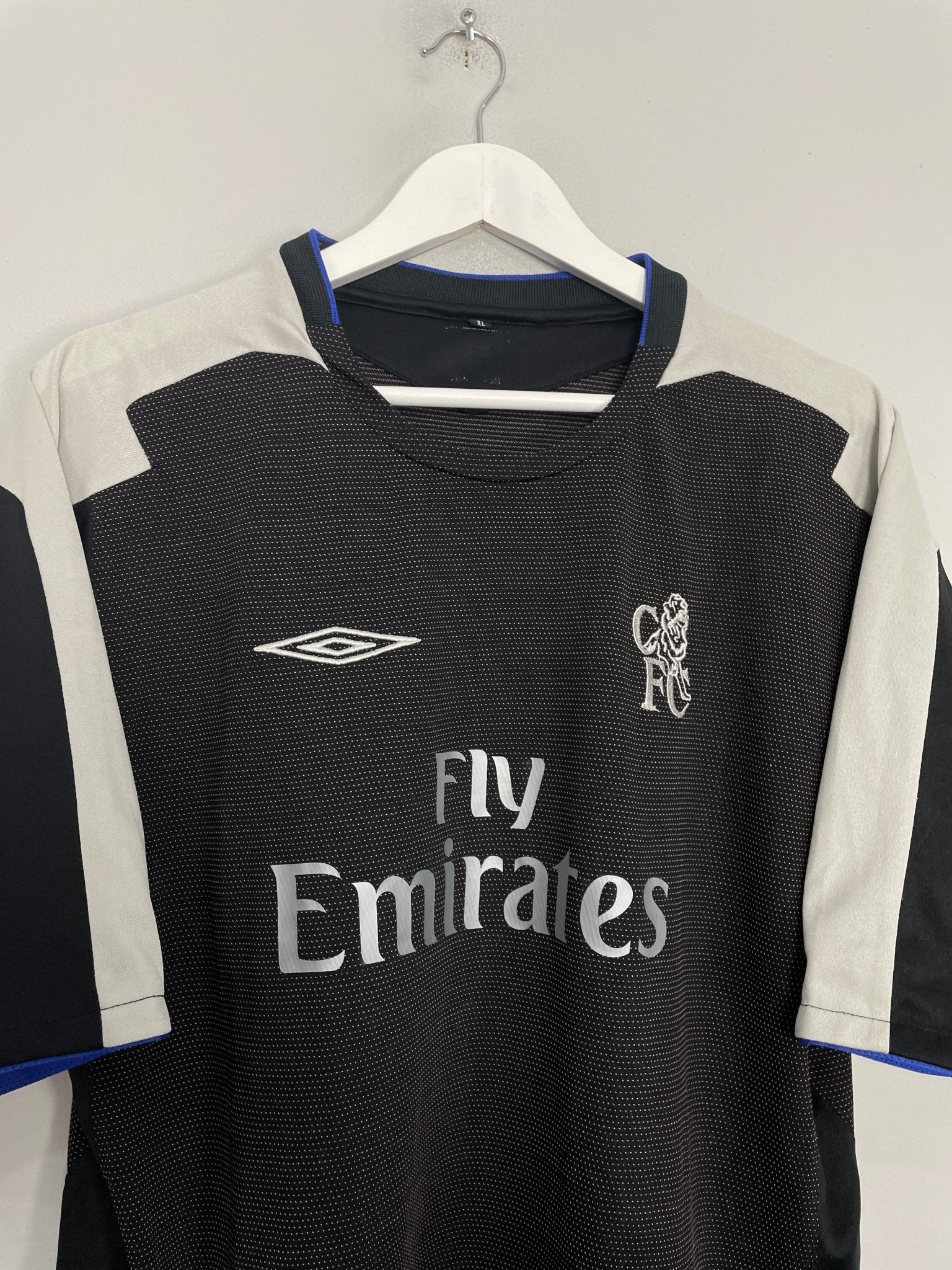 Shop 2004/05 CHELSEA DROGBA #15 AWAY SHIRT (XL) UMBRO, classic football shirts, vintage football shirts & retro soccer jerseys at Cult Kits