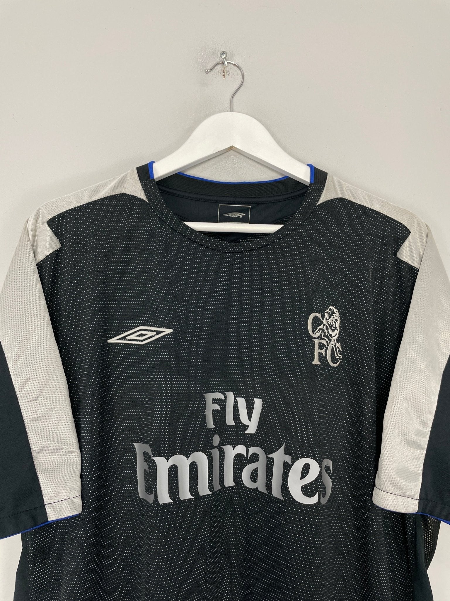 Shop 2004/05 CHELSEA DROGBA #15 AWAY SHIRT (XXL) UMBRO, classic football shirts, vintage football shirts & retro soccer jerseys at Cult Kits