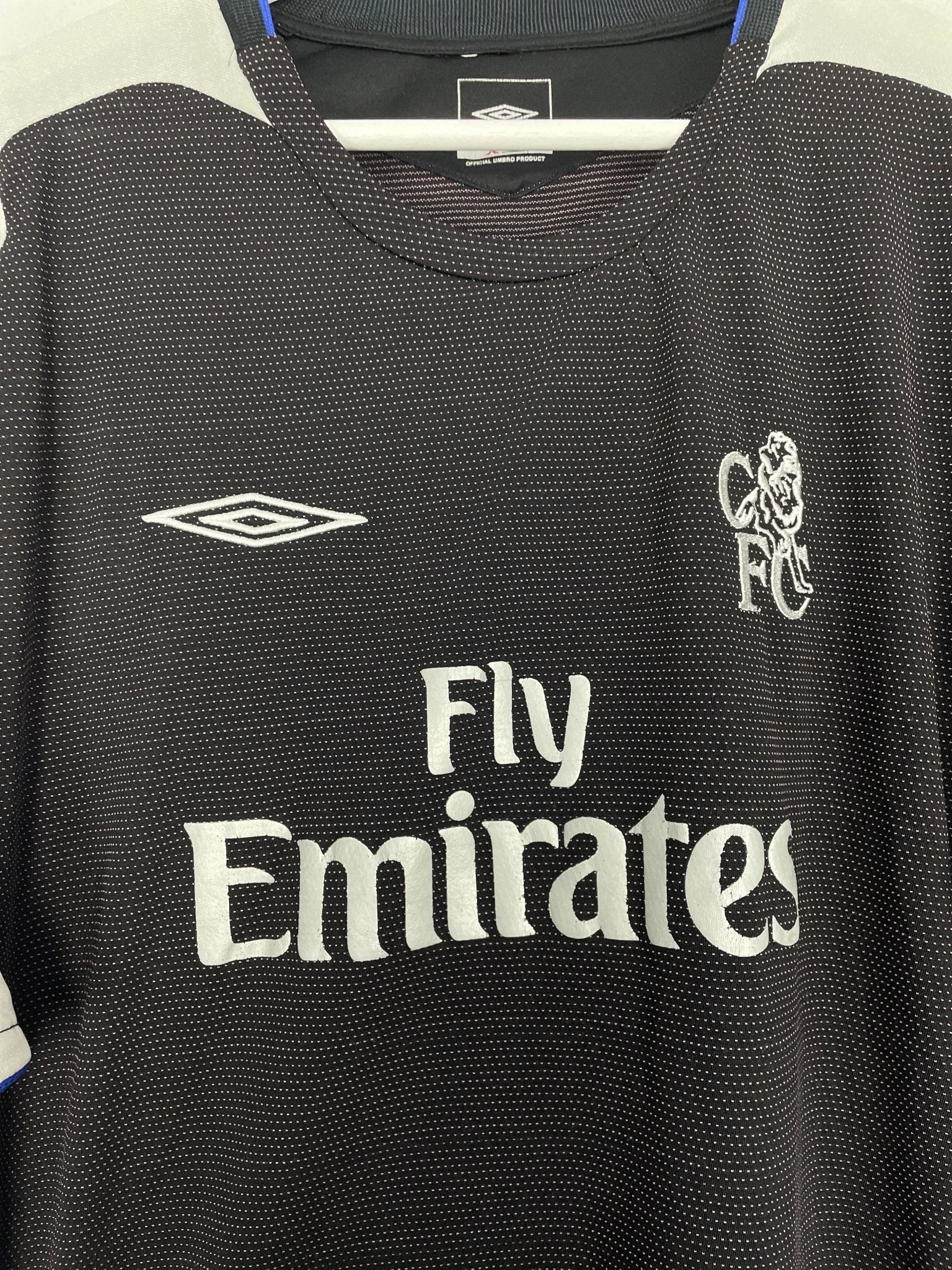 Shop 2004/05 CHELSEA LAMPARD #8 AWAY SHIRT (L) UMBRO, classic football shirts, vintage football shirts & retro soccer jerseys at Cult Kits