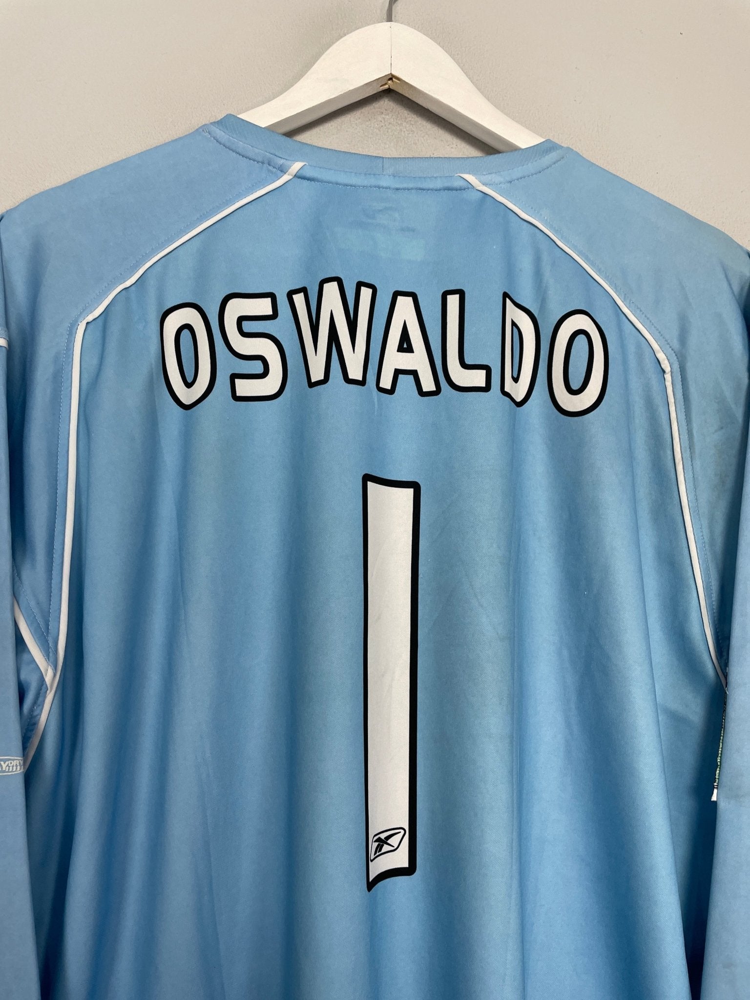 Shop 2004/05 CHIVAS GUADALAJARA OSWALDO #1 GK SHIRT (M) REEBOK, classic football shirts, vintage football shirts & retro soccer jerseys at Cult Kits