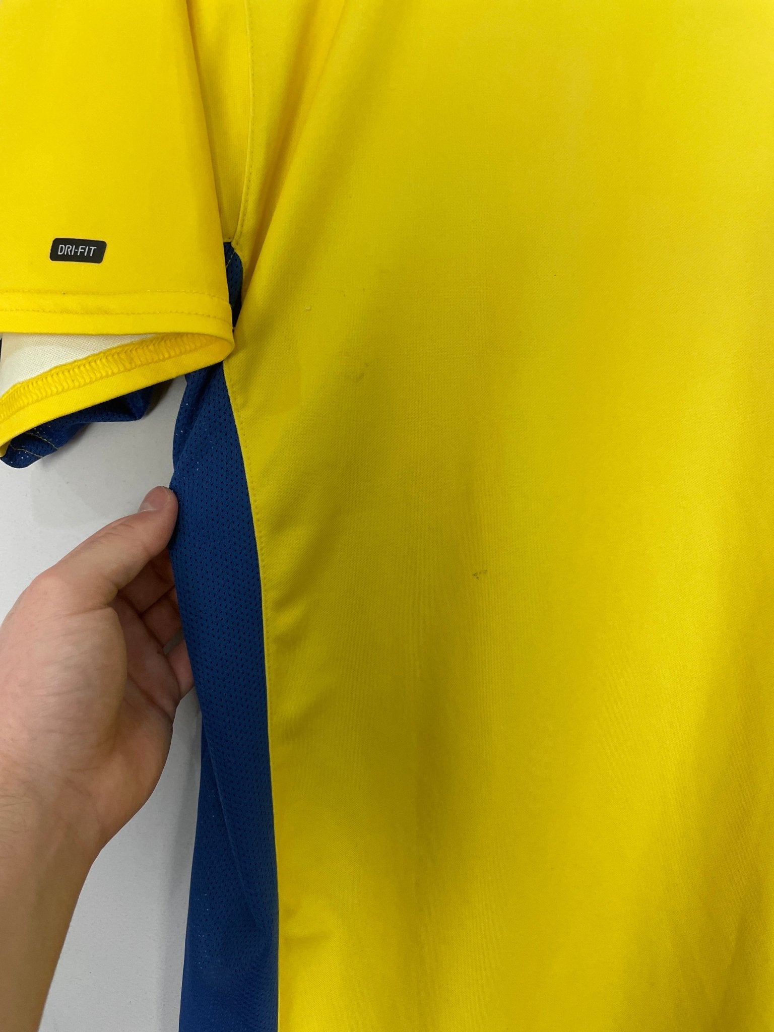 Shop 2004/05 CLUB AMERICA HOME SHIRT (XL) NIKE, classic football shirts, vintage football shirts & retro soccer jerseys at Cult Kits