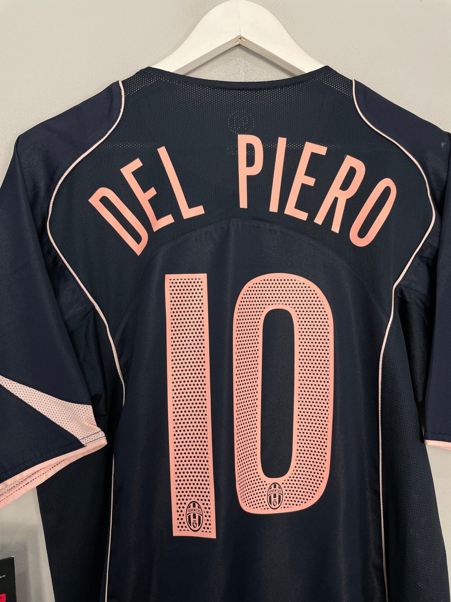 Shop 2004/05 JUVENTUS DEL PIERO #10 *BNWT* AWAY SHIRT (L) NIKE, classic football shirts, vintage football shirts & retro soccer jerseys at Cult Kits