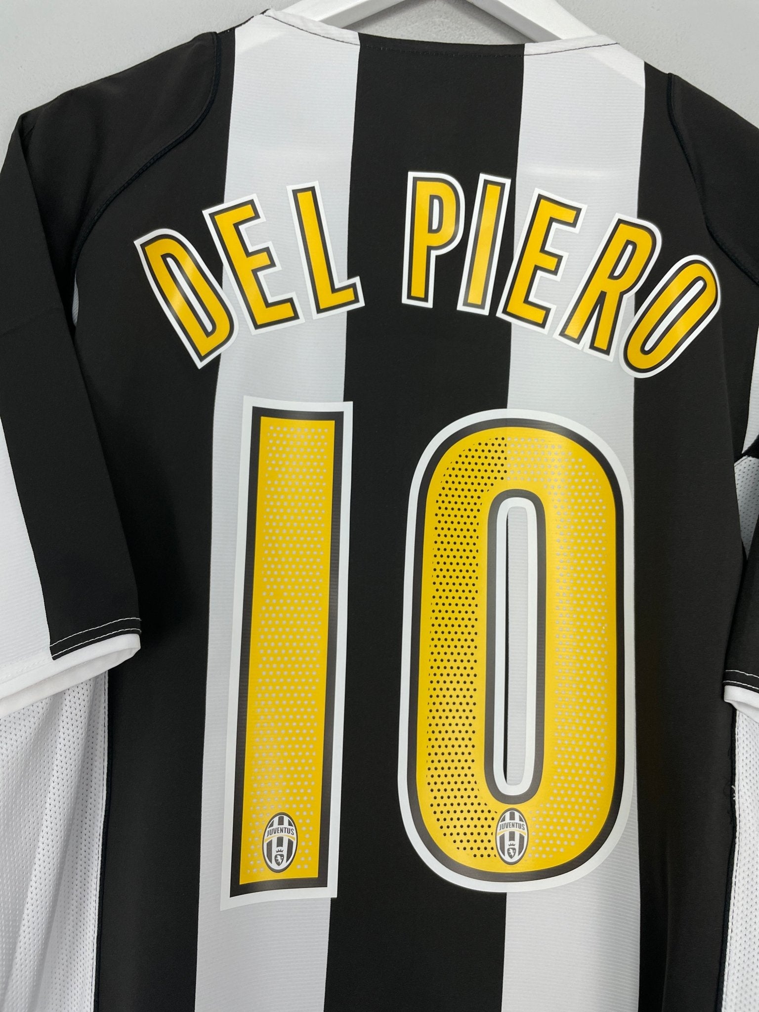 Shop 2004/05 JUVENTUS DEL PIERO #10 *BNWT* HOME SHIRT (L) NIKE, classic football shirts, vintage football shirts & retro soccer jerseys at Cult Kits
