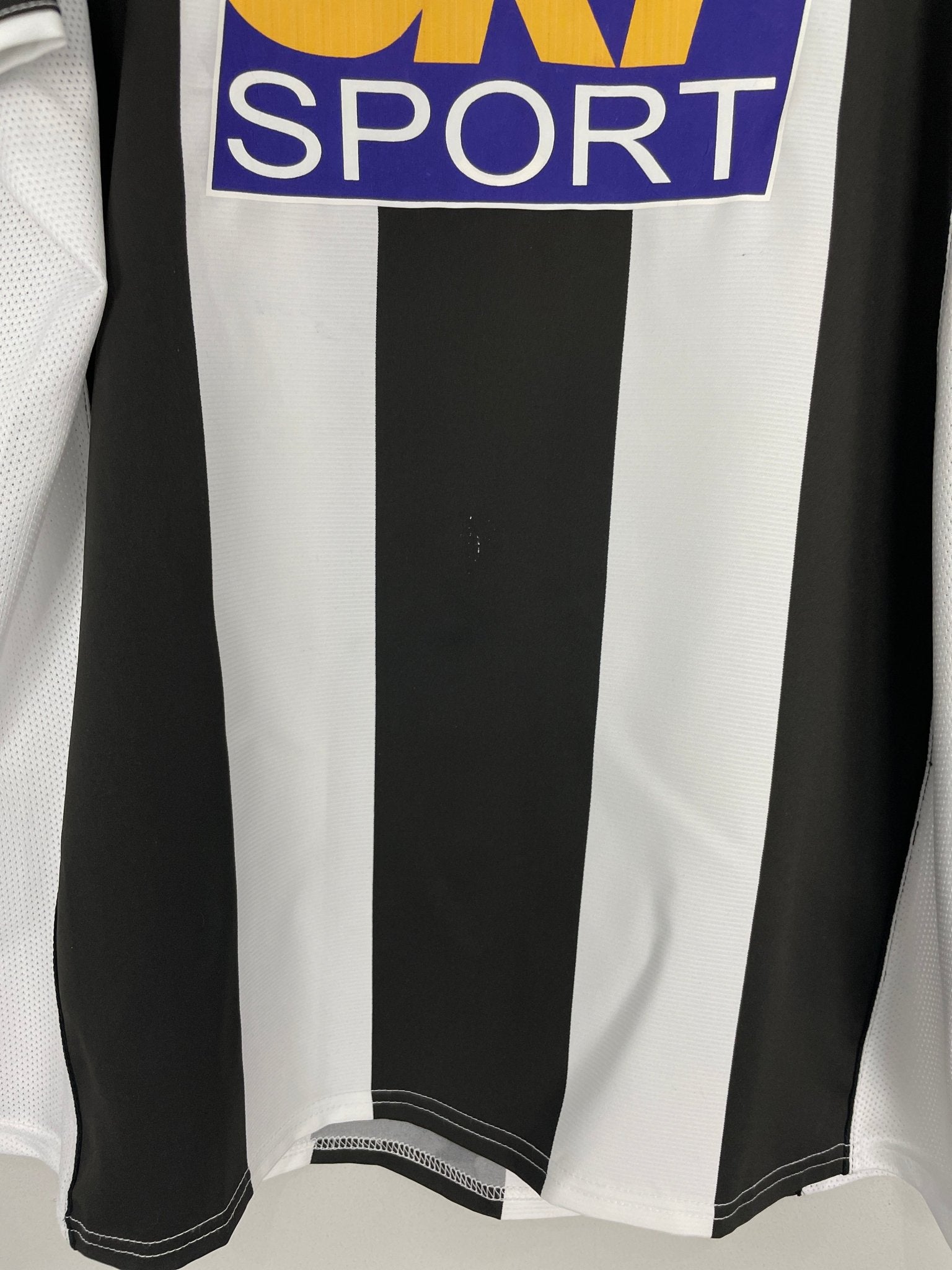 Shop 2004/05 JUVENTUS DEL PIERO #10 *BNWT* HOME SHIRT (L) NIKE, classic football shirts, vintage football shirts & retro soccer jerseys at Cult Kits
