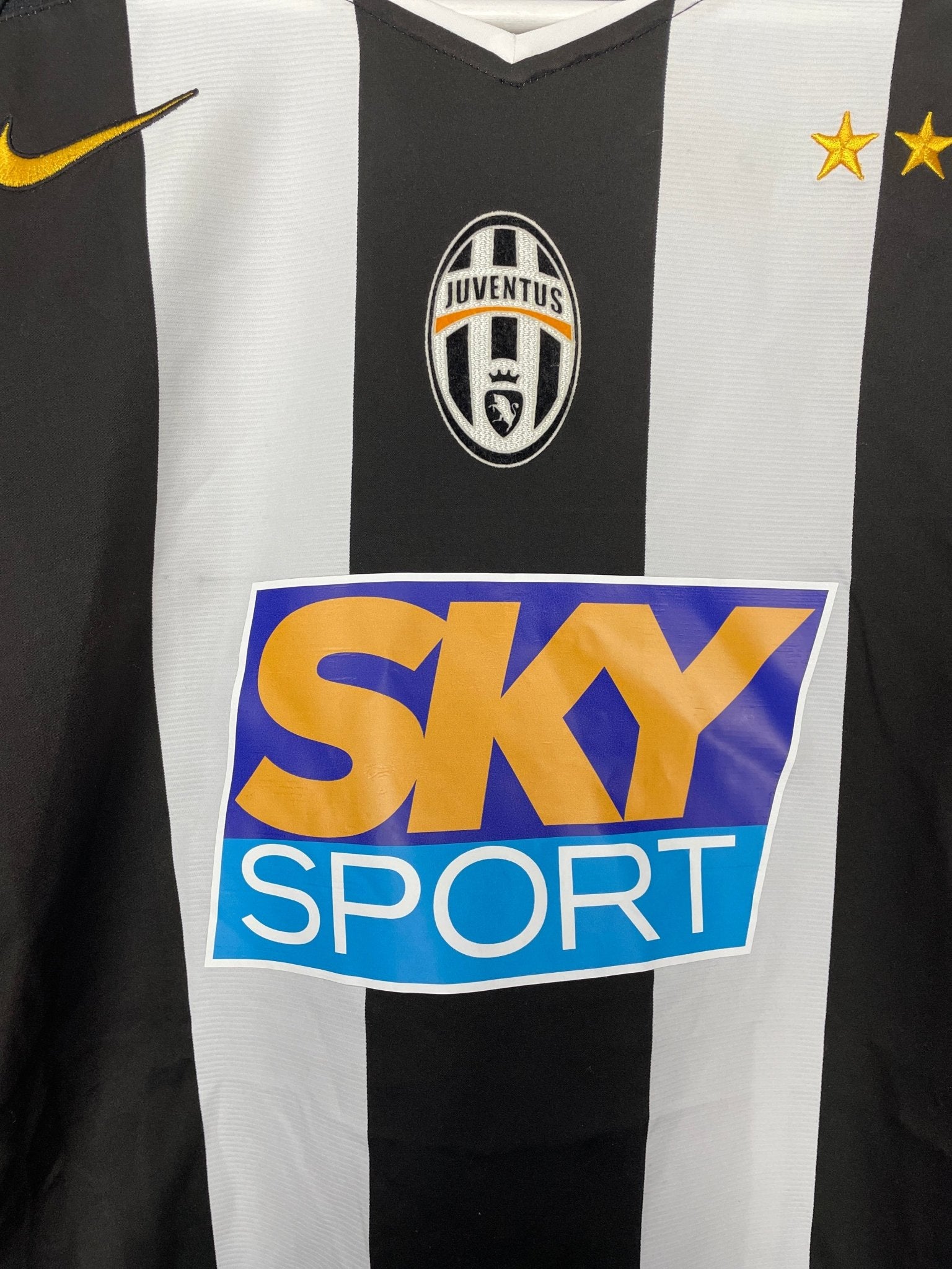 Shop 2004/05 JUVENTUS DEL PIERO #10 HOME SHIRT (L) NIKE, classic football shirts, vintage football shirts & retro soccer jerseys at Cult Kits